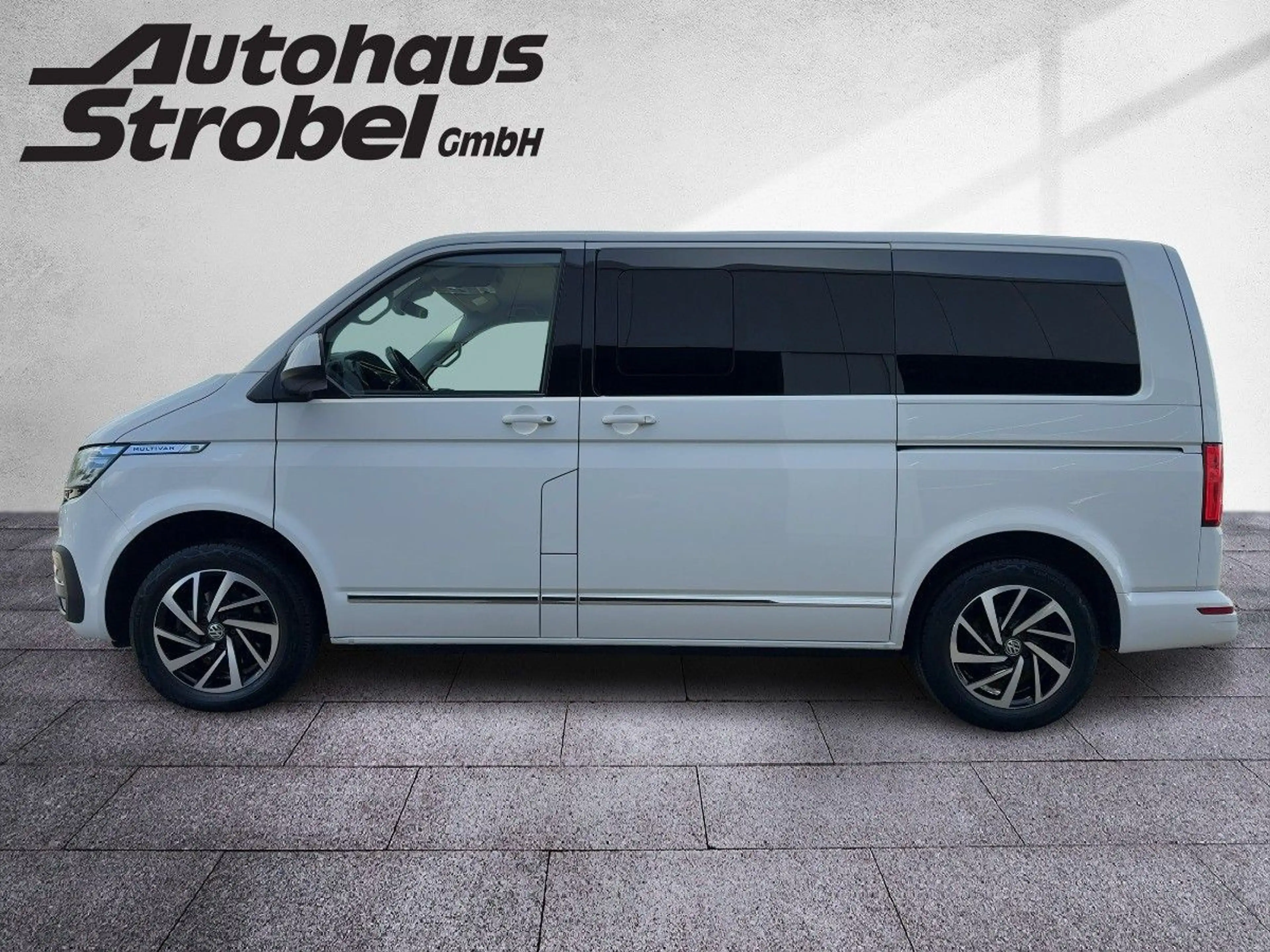 Volkswagen T6.1 Multivan 2.0 TDI DSG "GENERATION SIX" AHK A — photo 3