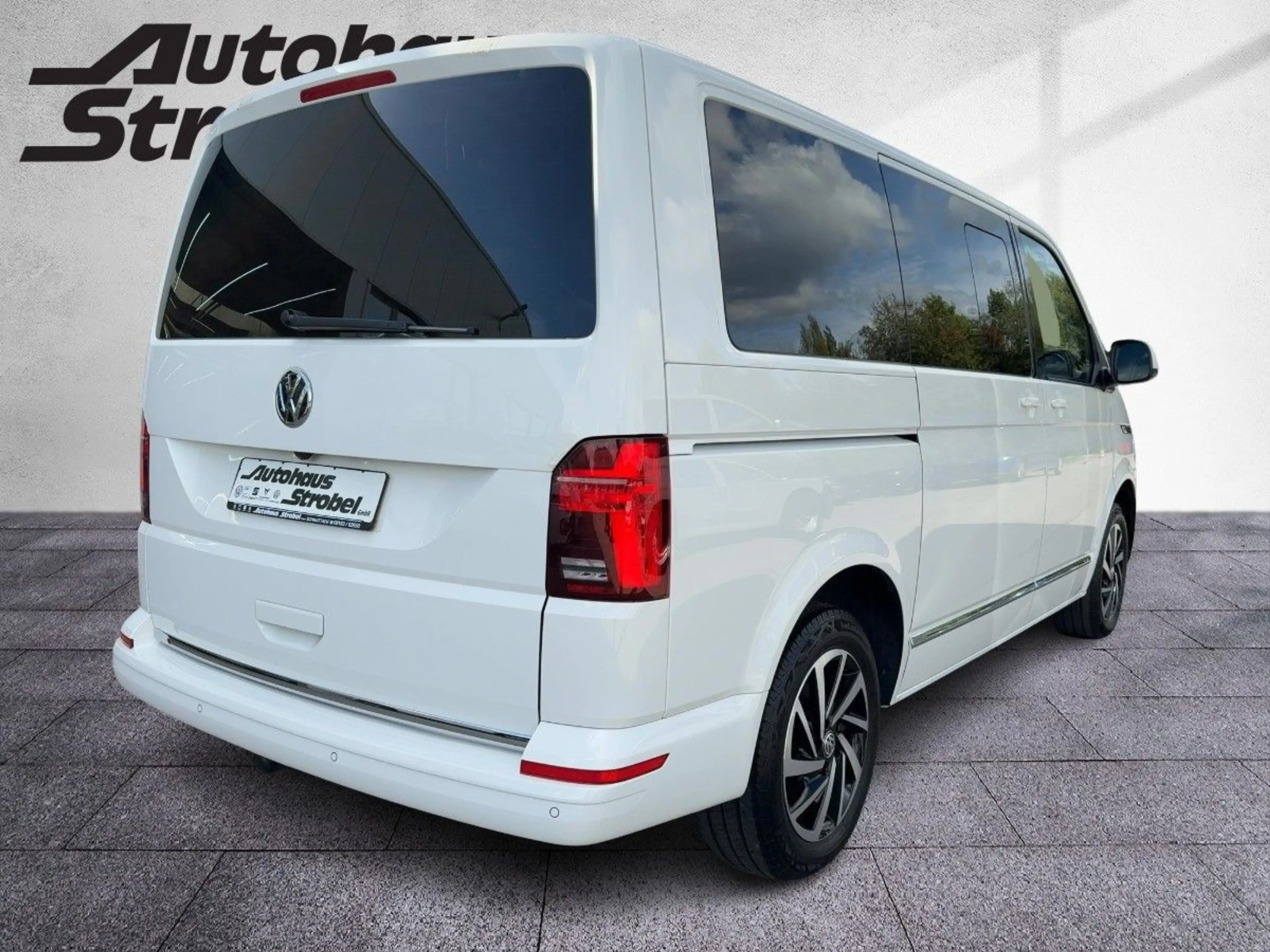 Volkswagen T6.1 Multivan 2.0 TDI DSG "GENERATION SIX" AHK A — photo 5