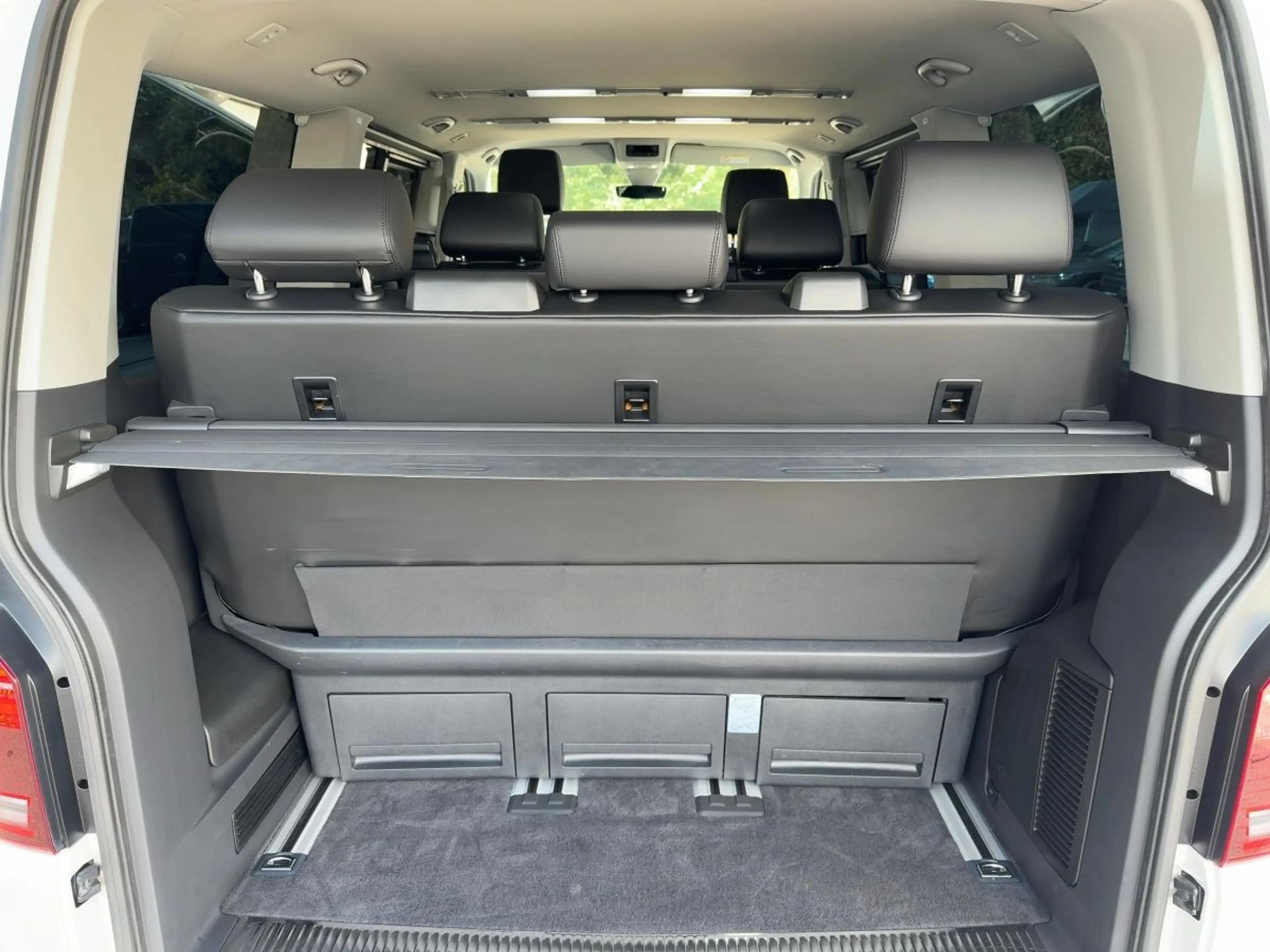Volkswagen T6.1 Multivan 2.0 TDI DSG "GENERATION SIX" AHK A — photo 6