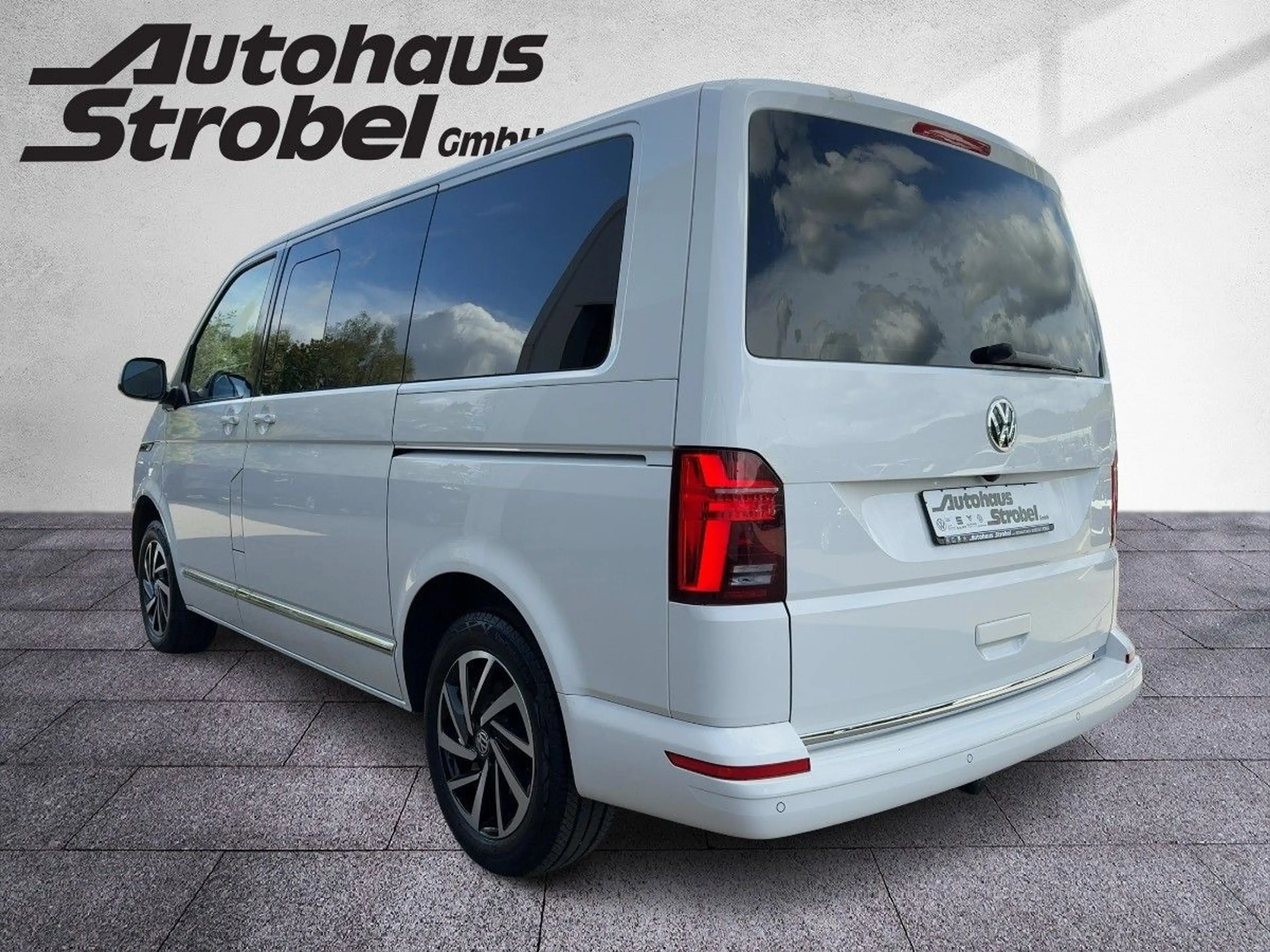 Volkswagen T6.1 Multivan 2.0 TDI DSG "GENERATION SIX" AHK A — photo 4
