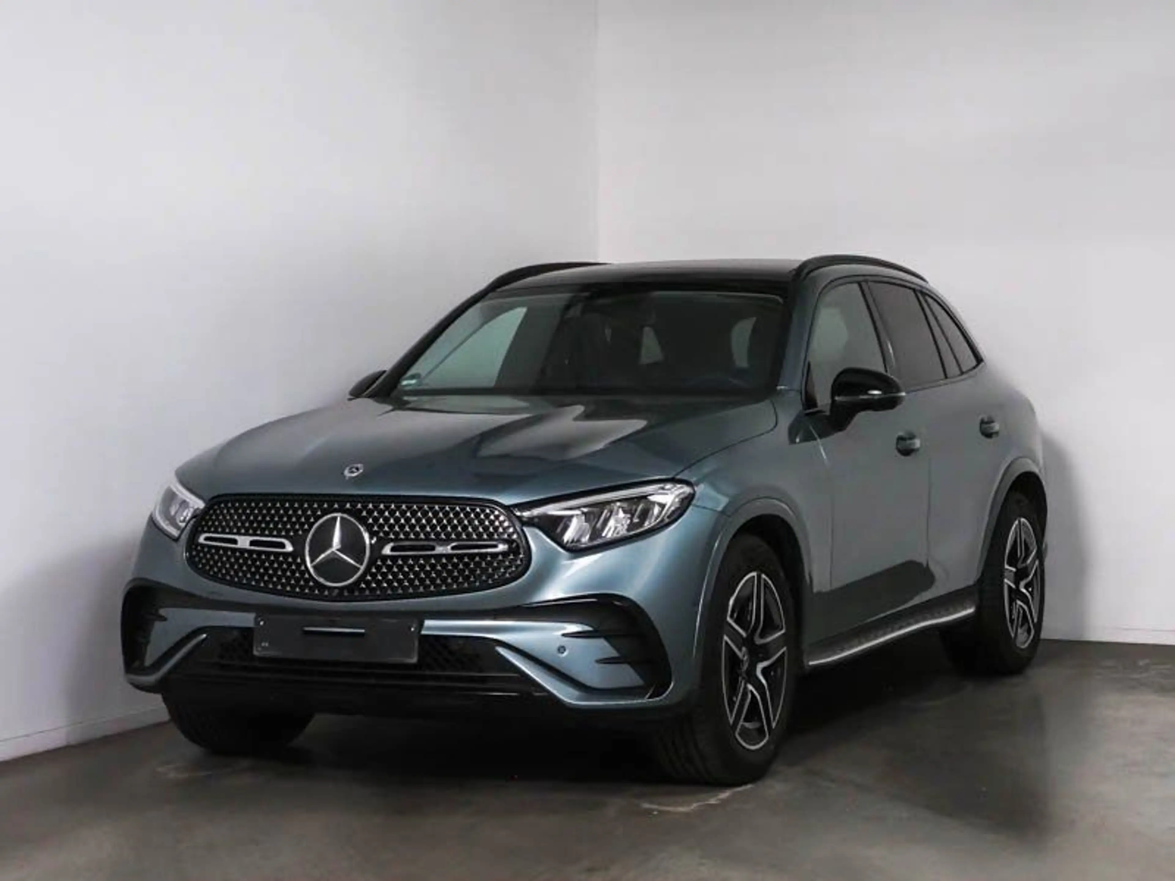 Mercedes-Benz GLC 300 d 4M AMG+NIGHT+PANO+AHK+DISTR+360°+TRITT