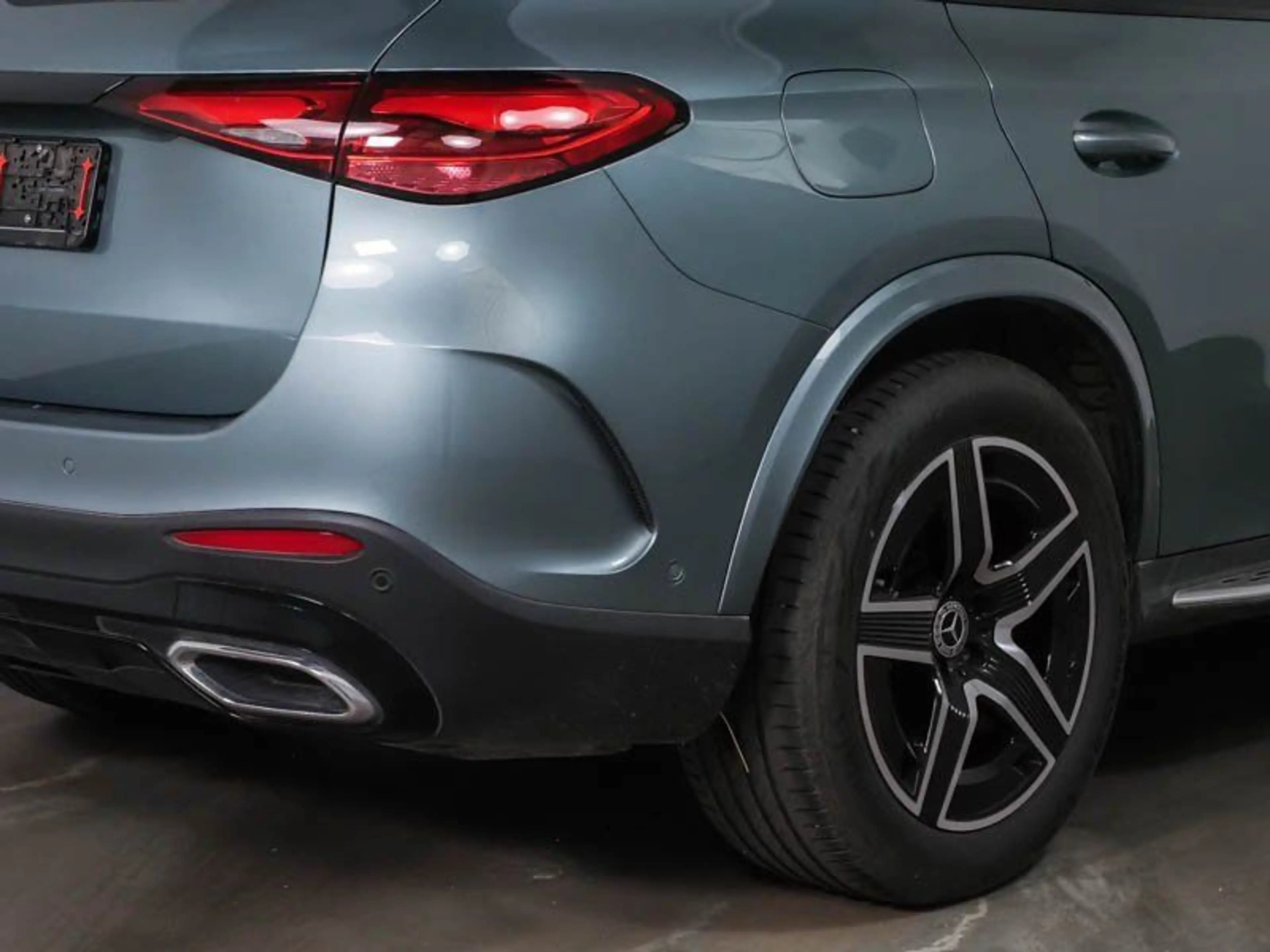 Mercedes-Benz GLC 300 d 4M AMG+NIGHT+PANO+AHK+DISTR+360°+TRITT — photo 4