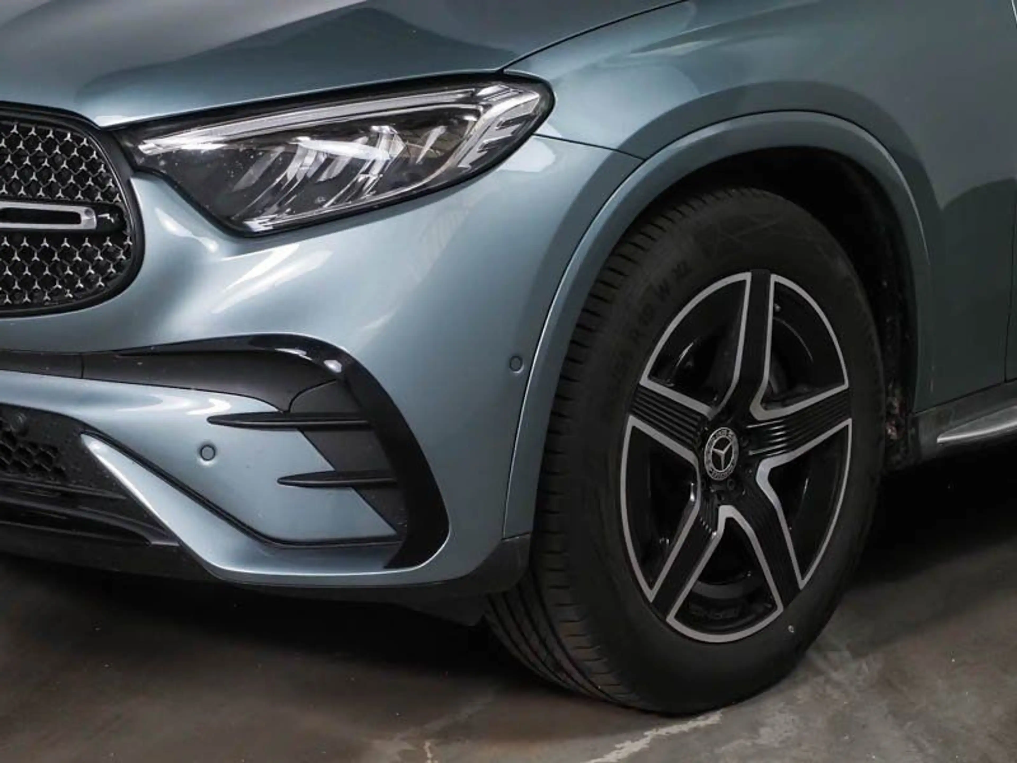 Mercedes-Benz GLC 300 d 4M AMG+NIGHT+PANO+AHK+DISTR+360°+TRITT — photo 3