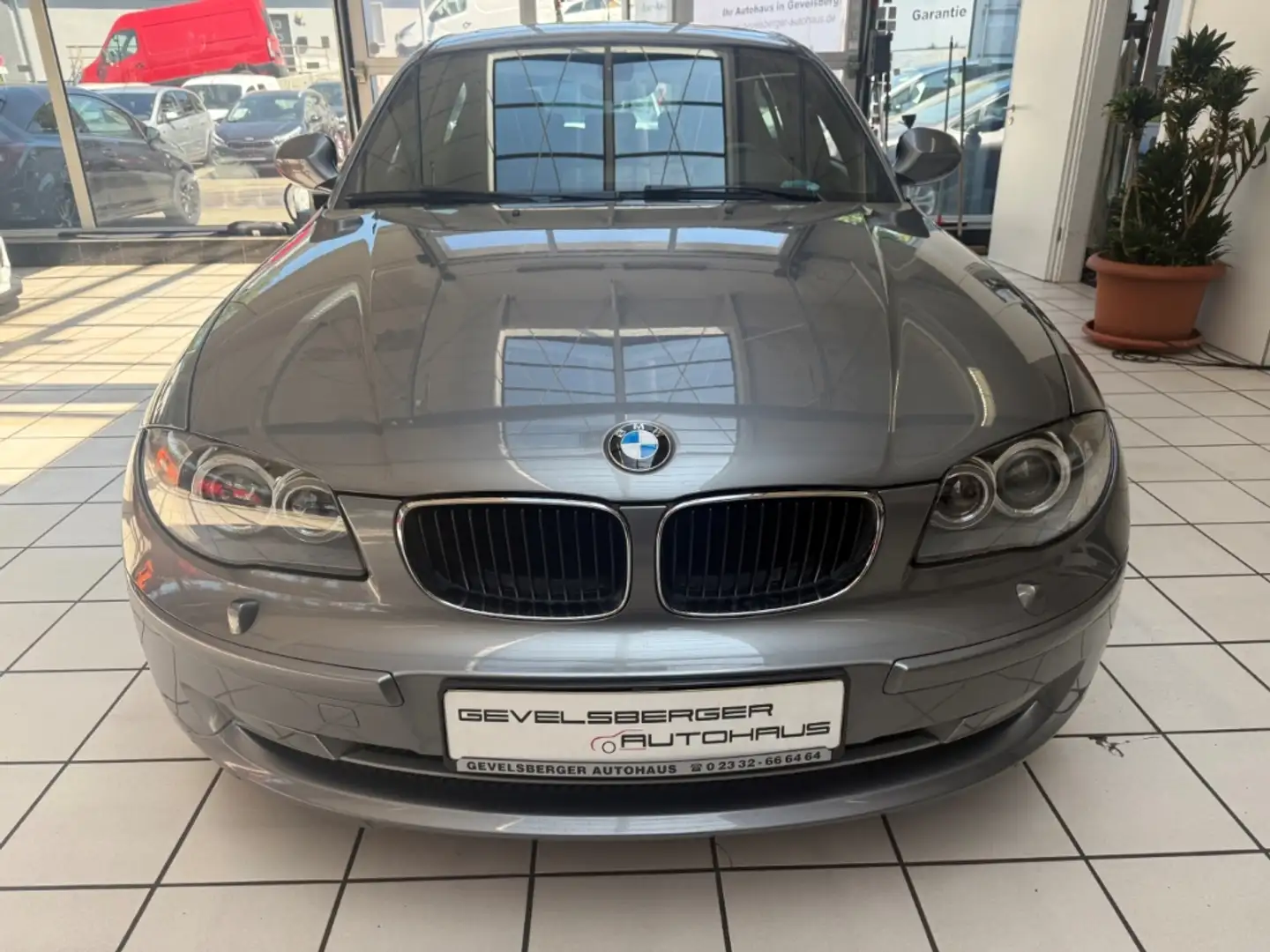 BMW 118 118d DPF Navi,Sportfahrwerk,18 Zoll,GSD,SH,PDC Grau - 2