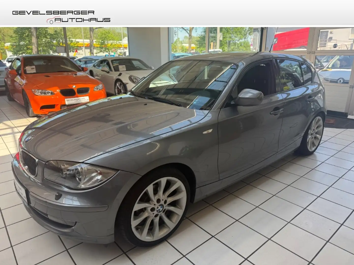 BMW 118 118d DPF Navi,Sportfahrwerk,18 Zoll,GSD,SH,PDC Grau - 1