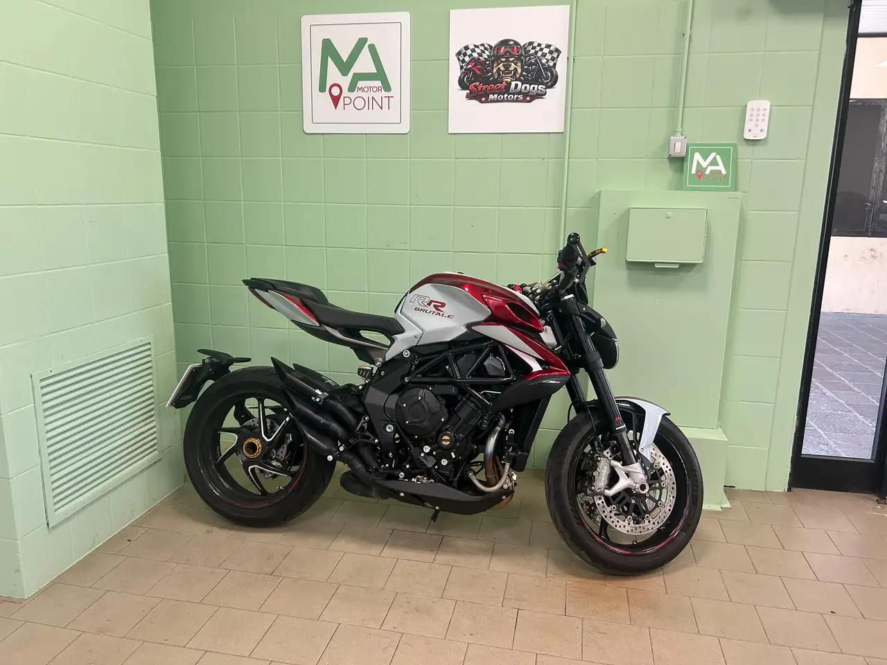 MV Agusta Brutale 800