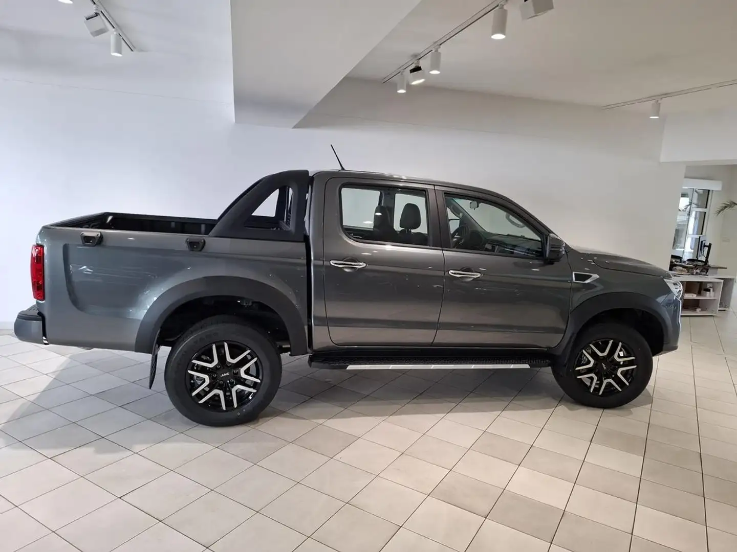 JAC T8 4x4 2.4L MT Doka 8 Pro Grau - 2