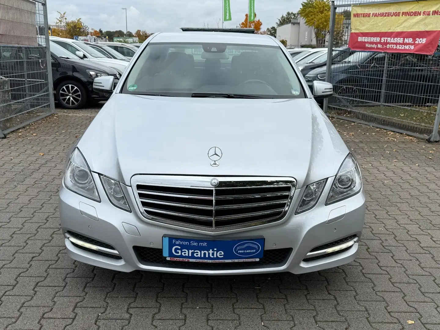 Mercedes-Benz E 200 CGI E-Klasse Lim.BlueEfficiency*AVANTGARDE Silber - 2
