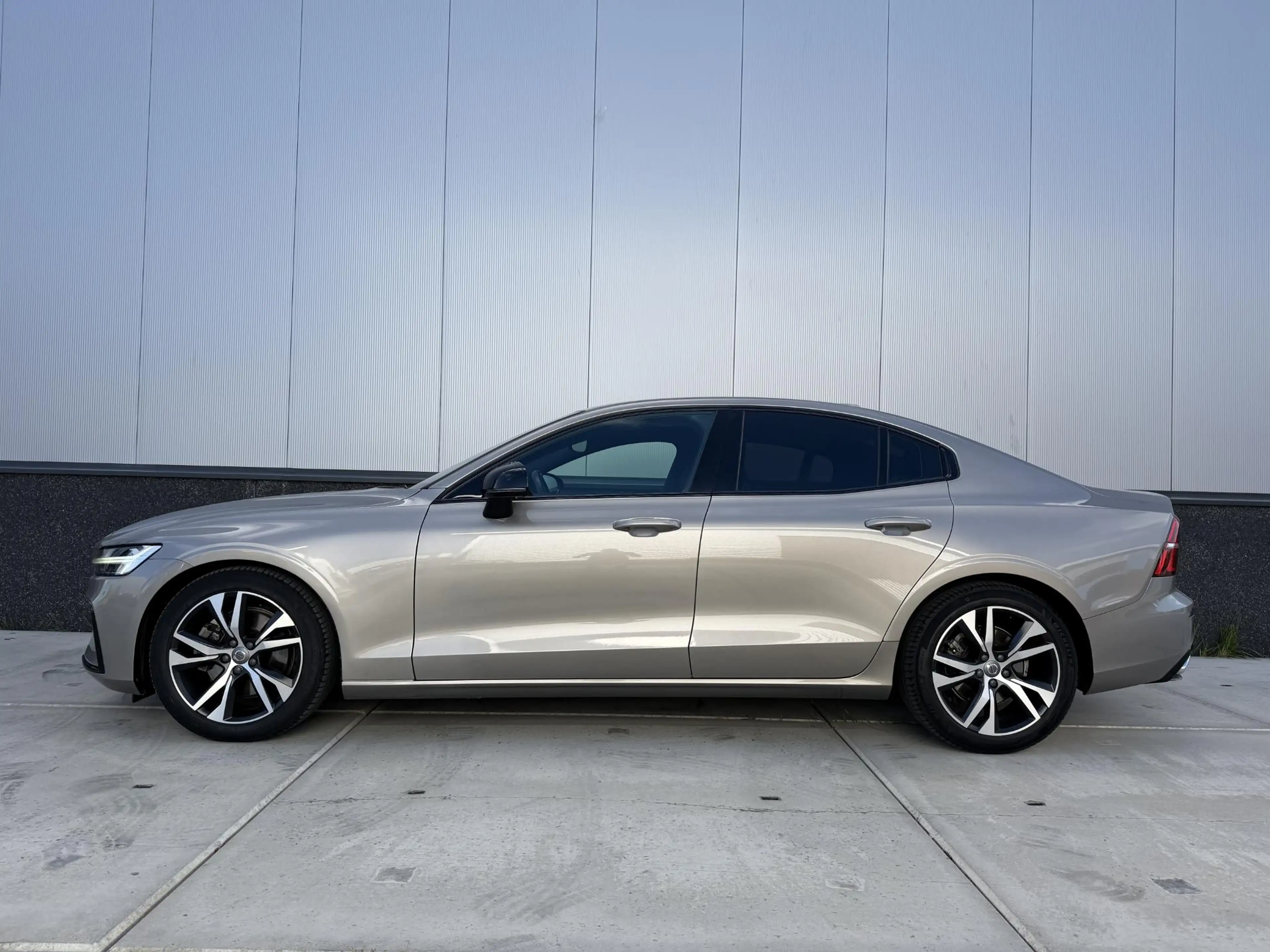 Volvo S60 2.0 B4 R-Design | Pilot Assist | Memory | Stoelver — photo 6