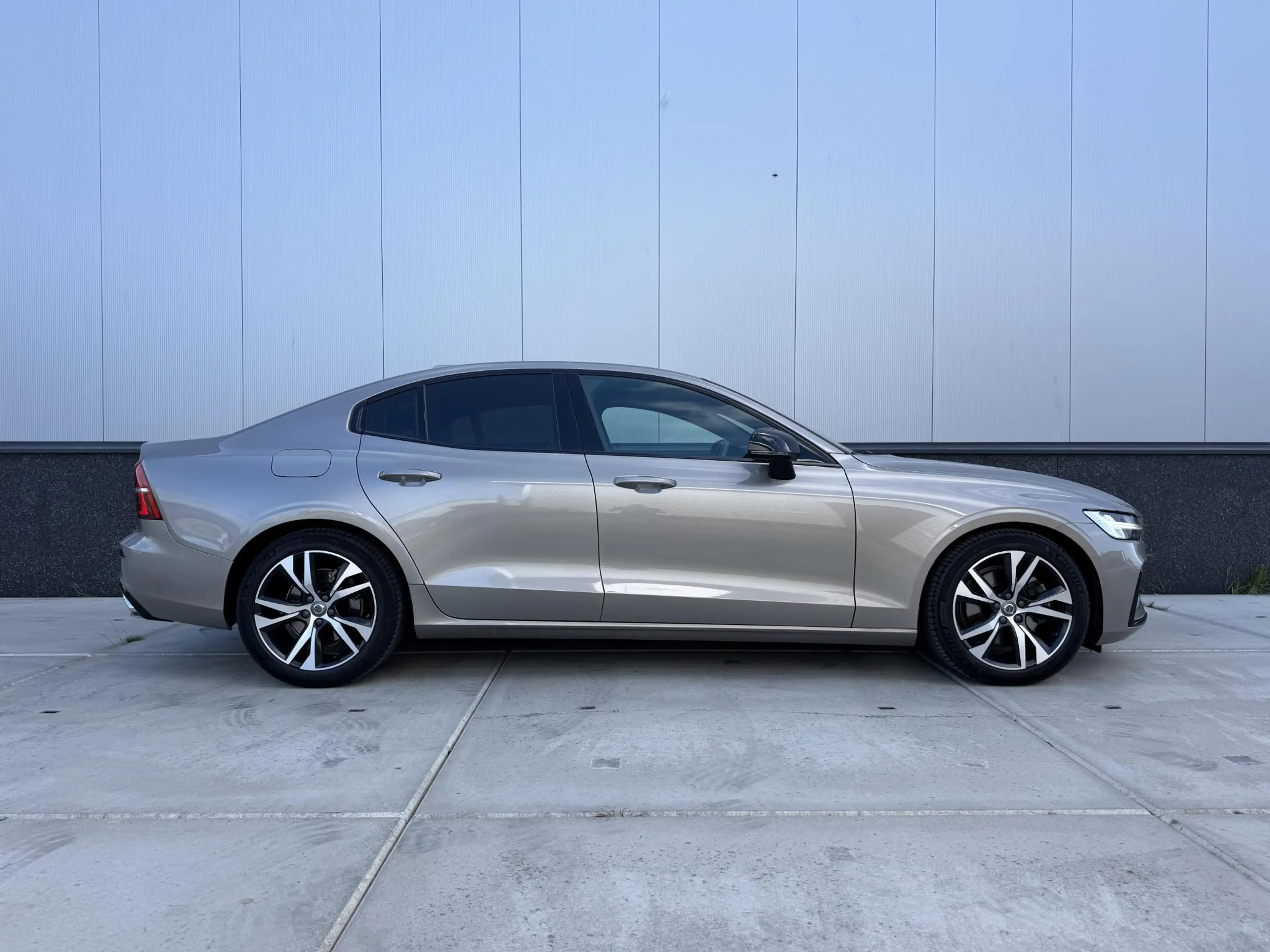 Volvo S60 2.0 B4 R-Design | Pilot Assist | Memory | Stoelver — photo 7