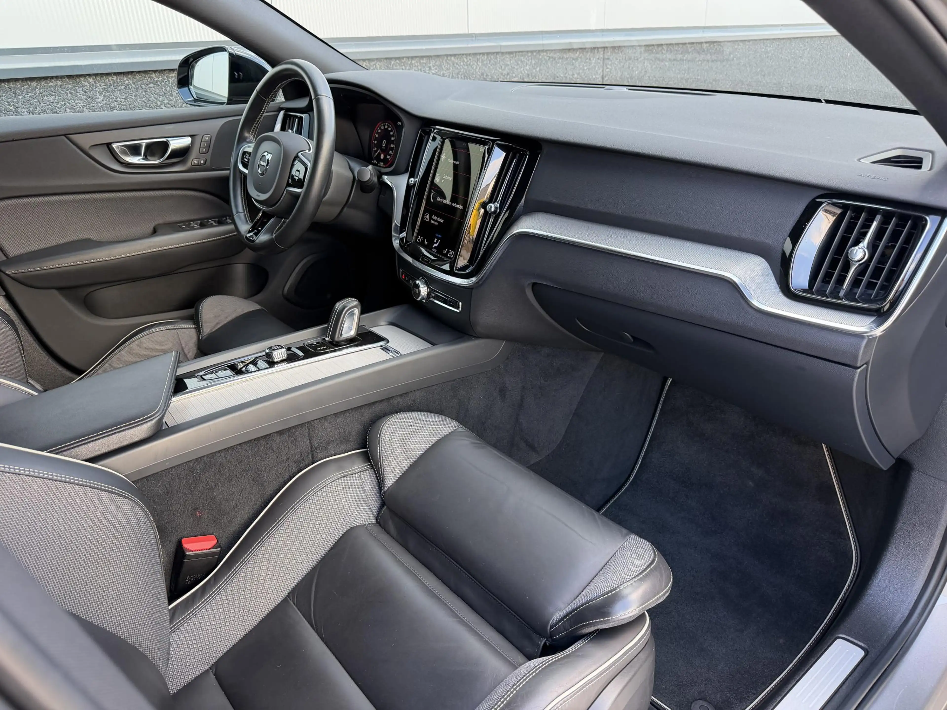 Volvo S60 2.0 B4 R-Design | Pilot Assist | Memory | Stoelver — photo 15