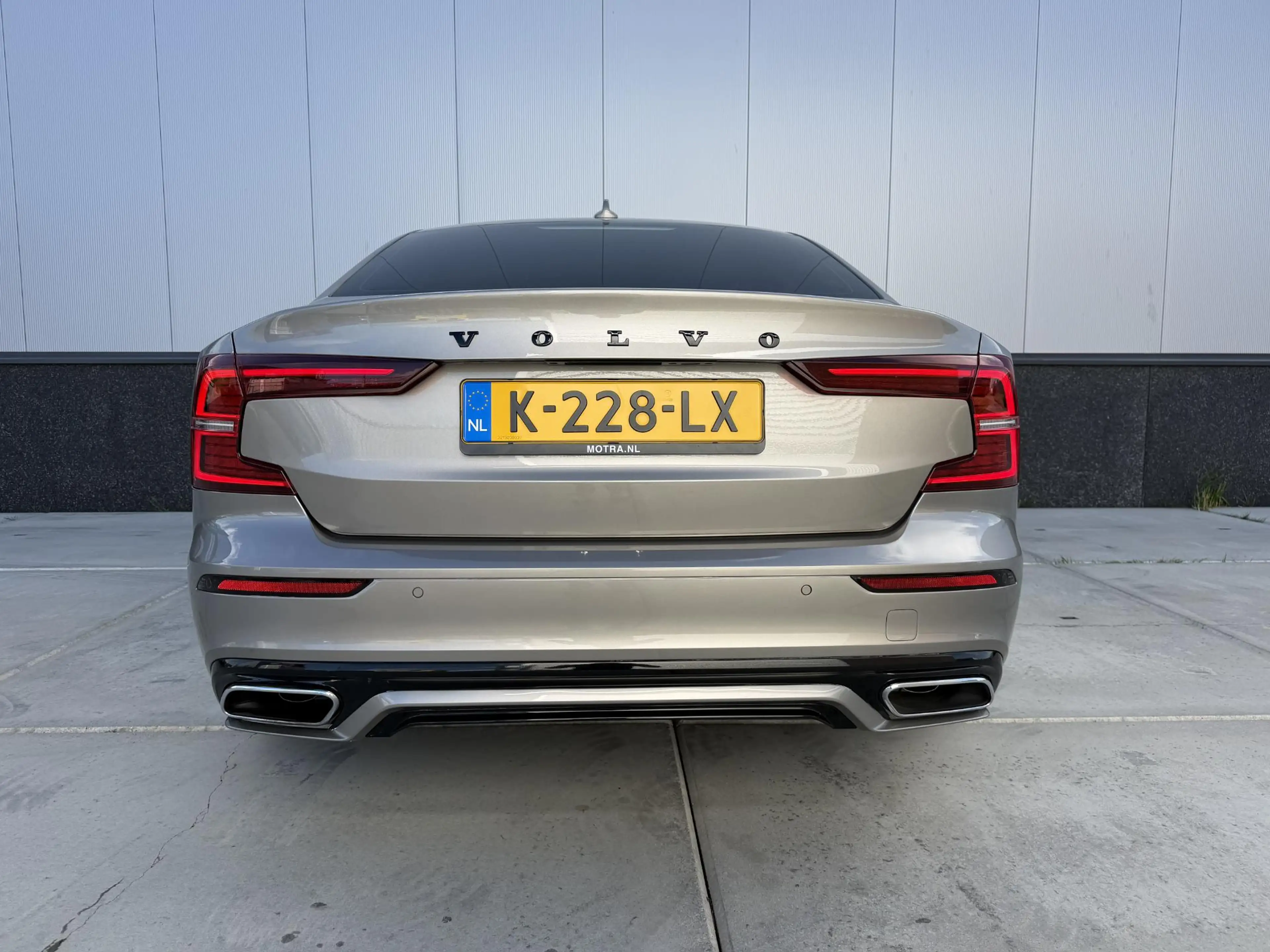 Volvo S60 2.0 B4 R-Design | Pilot Assist | Memory | Stoelver — photo 10