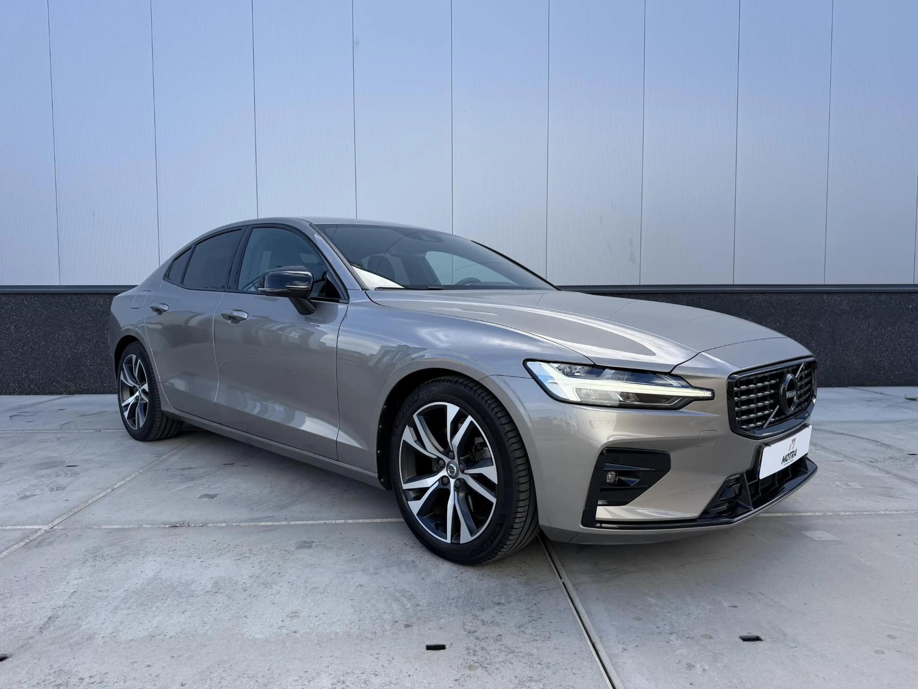 Volvo S60 2.0 B4 R-Design | Pilot Assist | Memory | Stoelver — photo 8