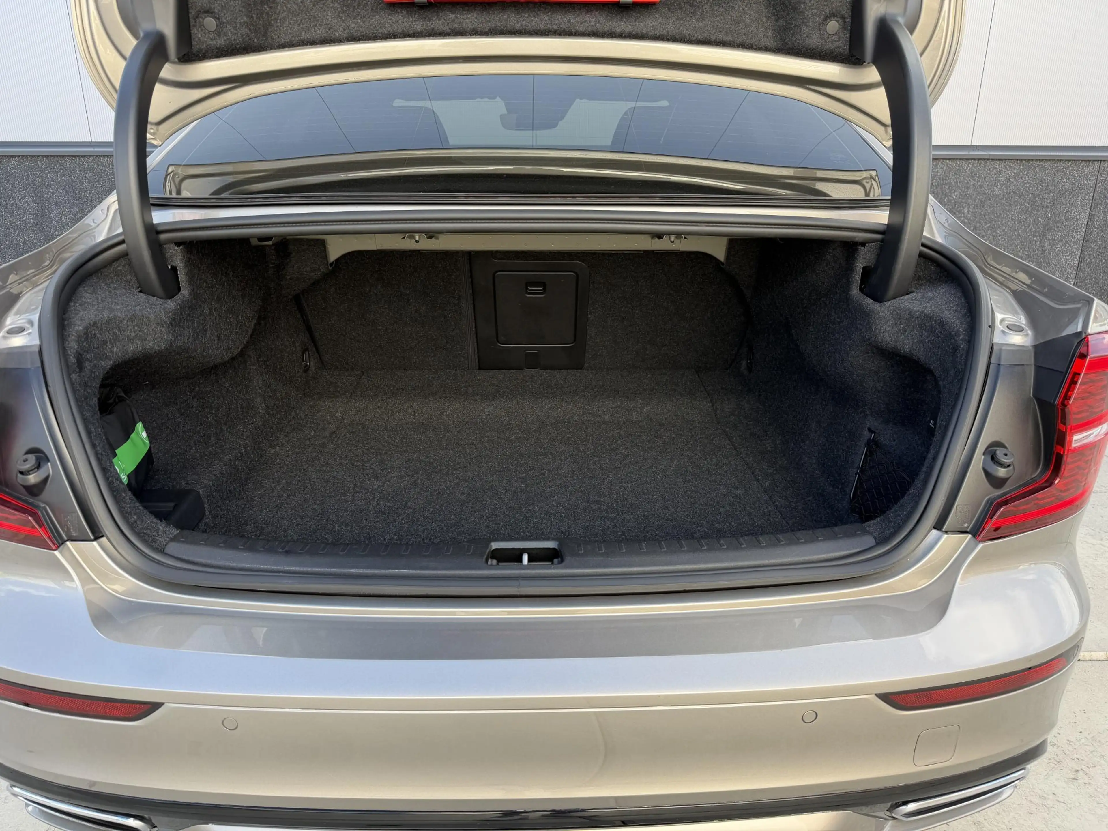 Volvo S60 2.0 B4 R-Design | Pilot Assist | Memory | Stoelver — photo 11