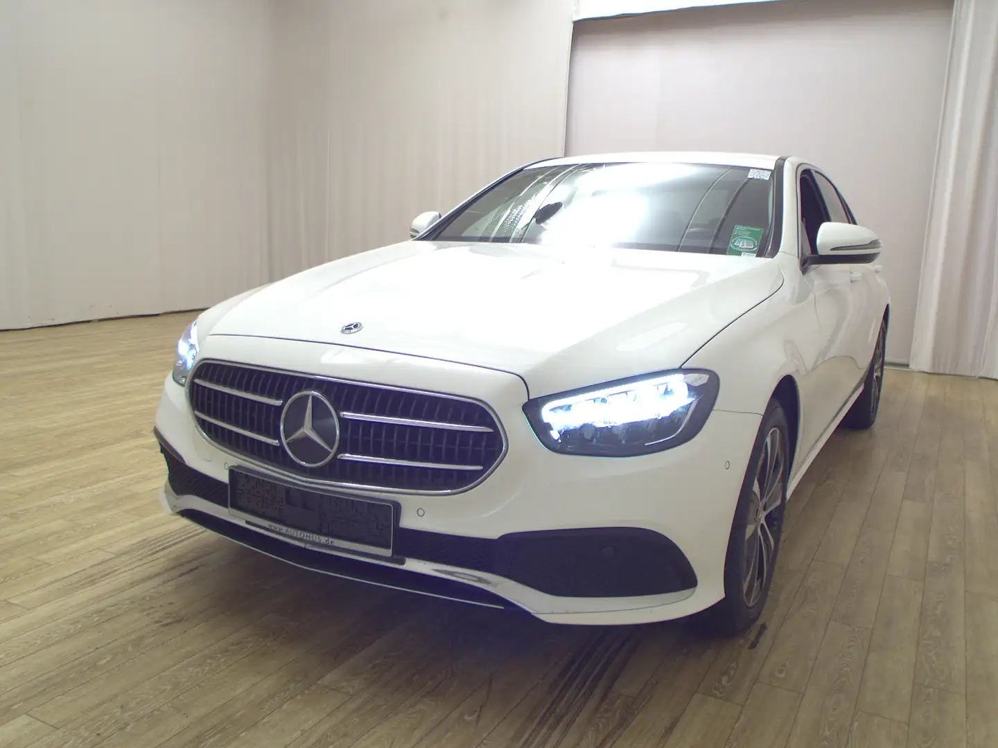Mercedes-Benz E 300 e Avantgarde Navi LED Widescreen RFK Weiß - 2