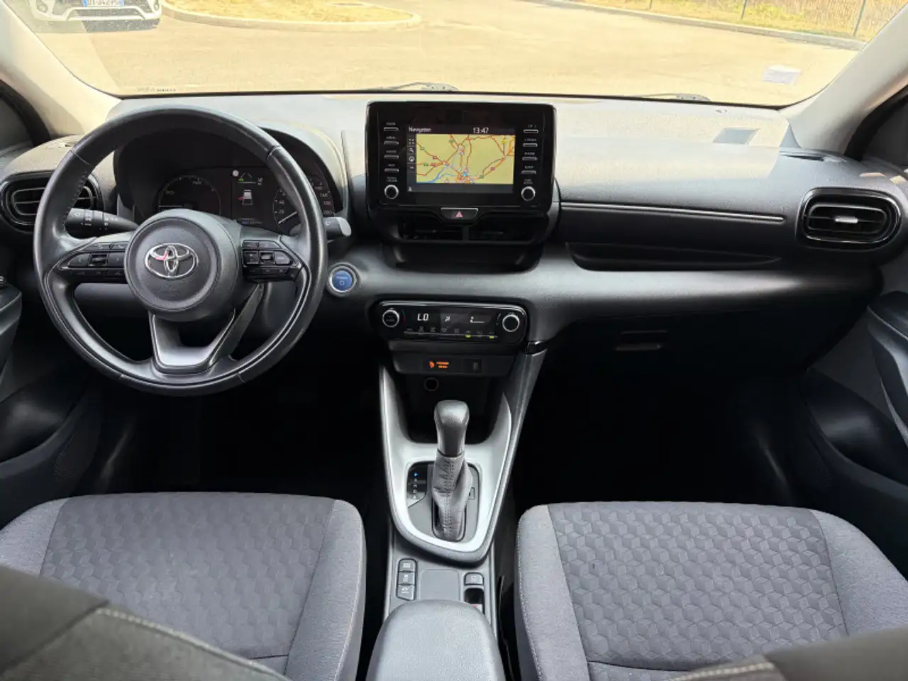 Toyota Yaris Yaris — photo 2