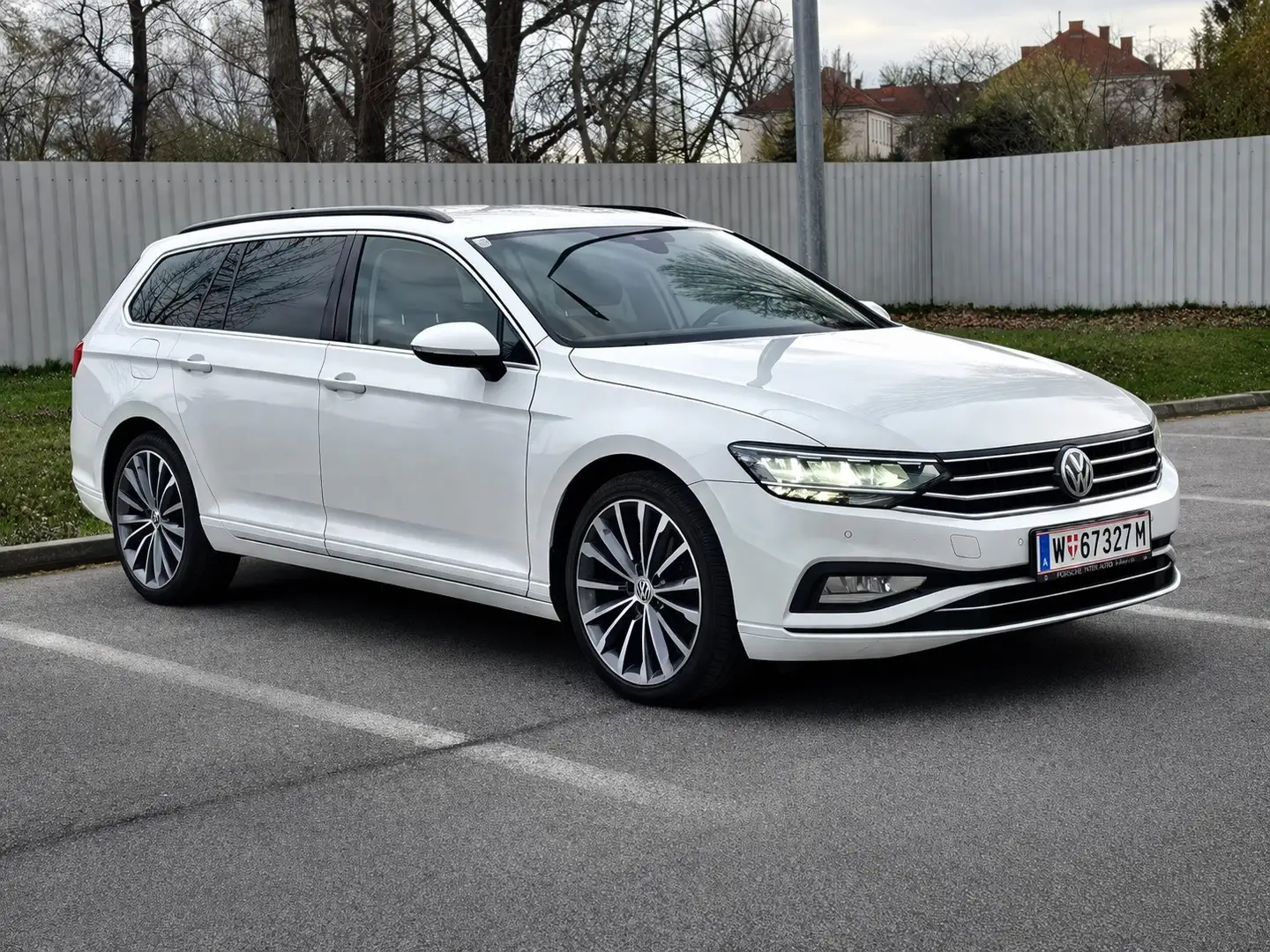 Volkswagen Passat DSG ACC LED Leder AHK 8x ÖAMTC Pickel Neu 03/2027 Weiß - 1