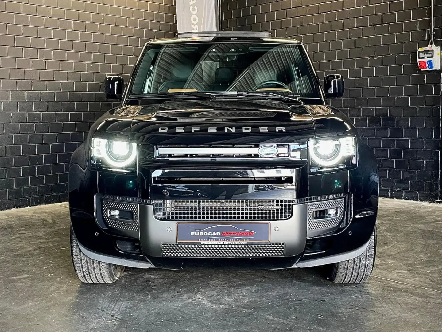Land Rover Defender 90 D300 X-Dynamic HSE Noir - 2