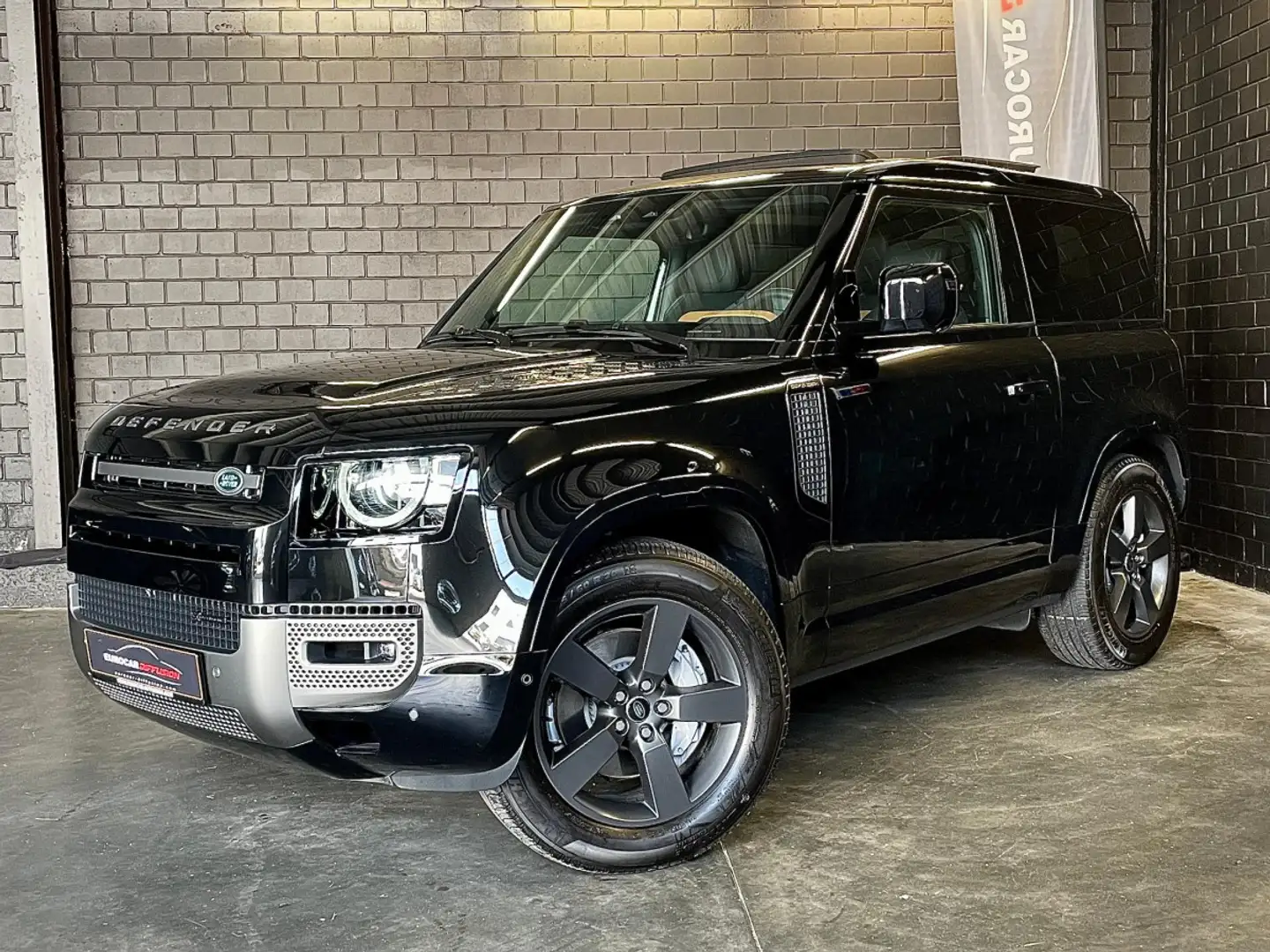 Land Rover Defender 90 D300 X-Dynamic HSE Noir - 1