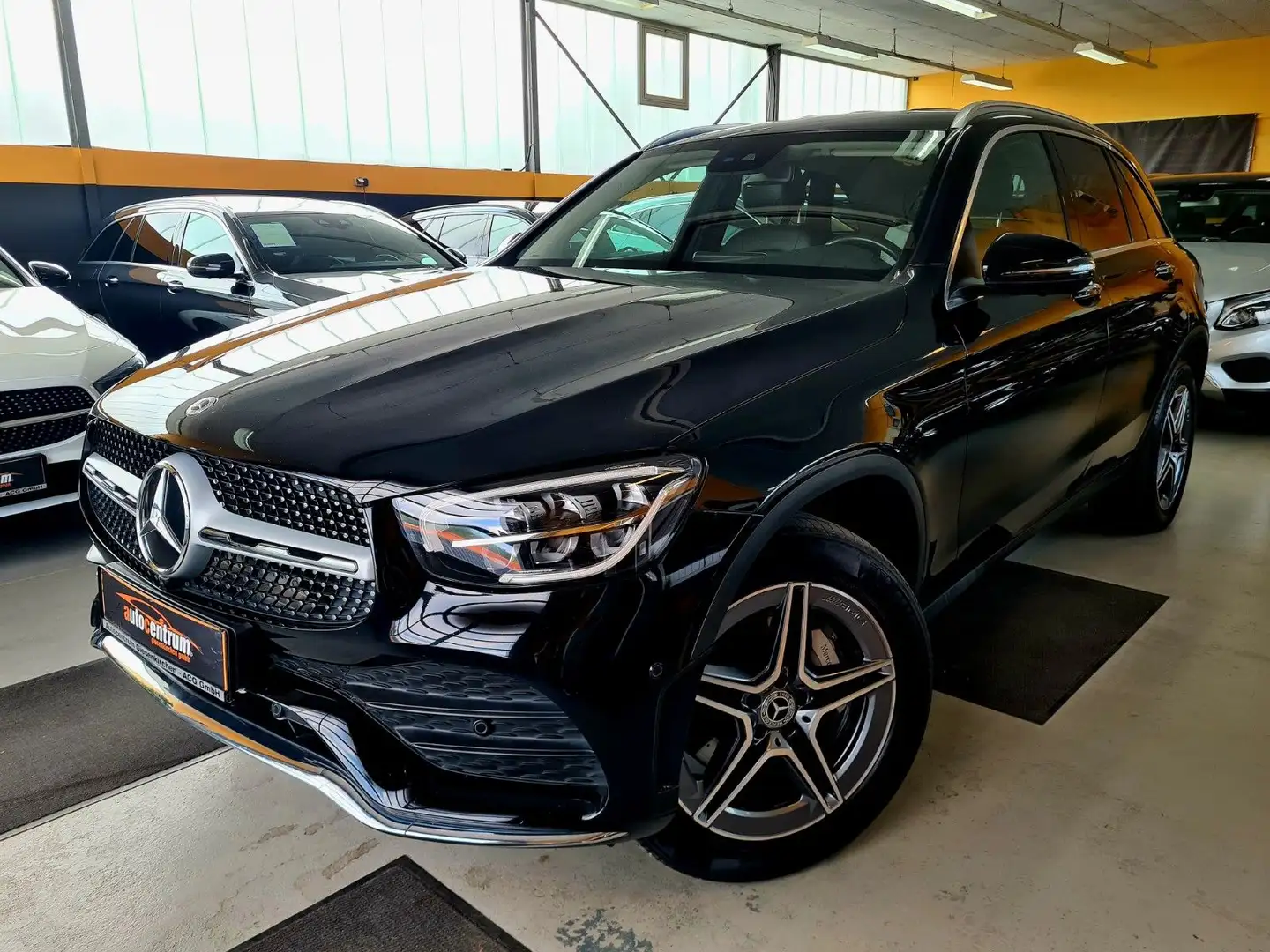 Mercedes-Benz GLC 300 de 2x AMG*Massage*Memo*LED*AHK*360°*19" Schwarz - 1