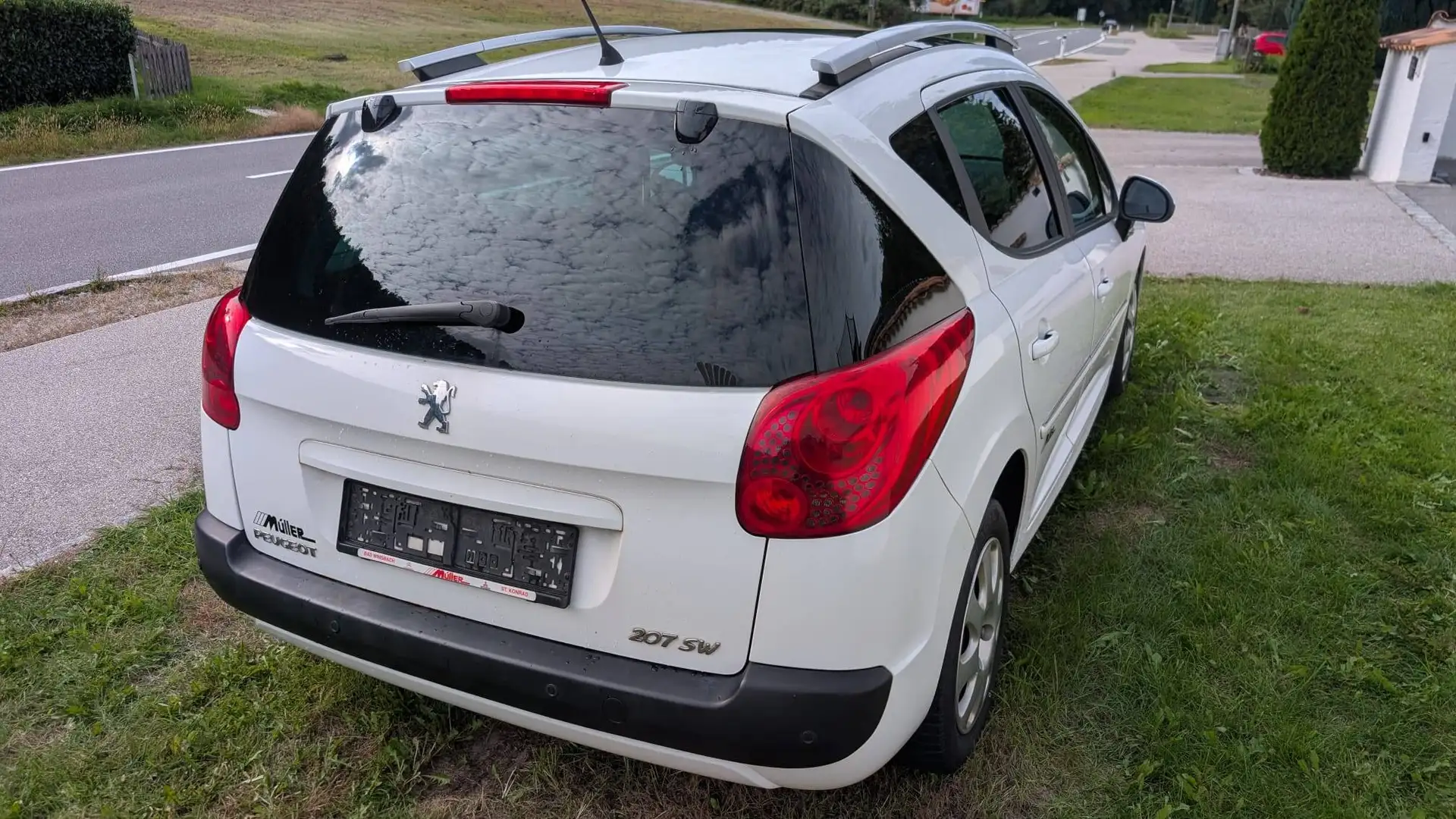 Peugeot 207 207 SW Active 1,4 16V VTi Active Weiß - 2