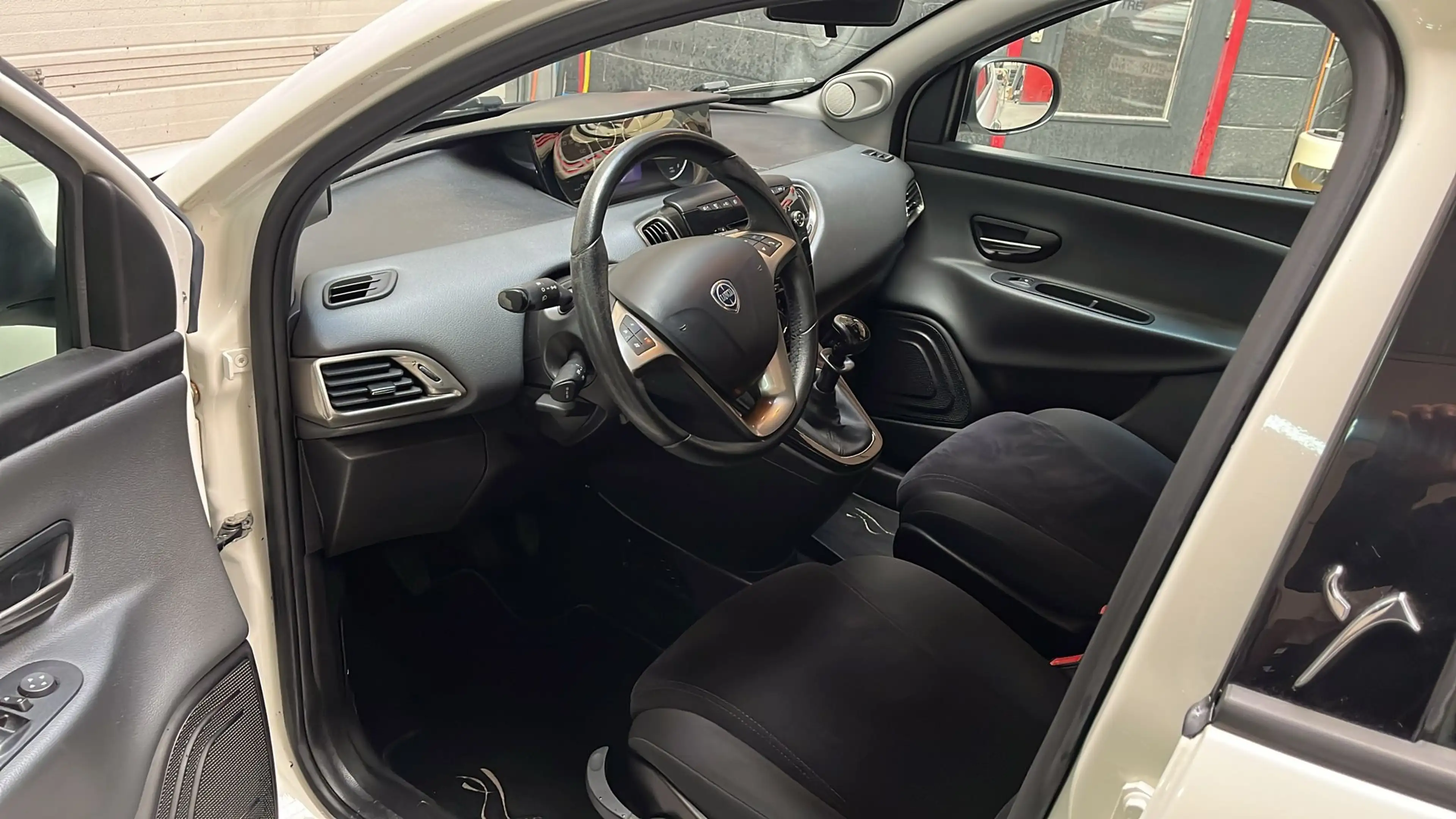 Lancia Ypsilon Ypsilon 1.2i Fire Evo II Gold — photo 7
