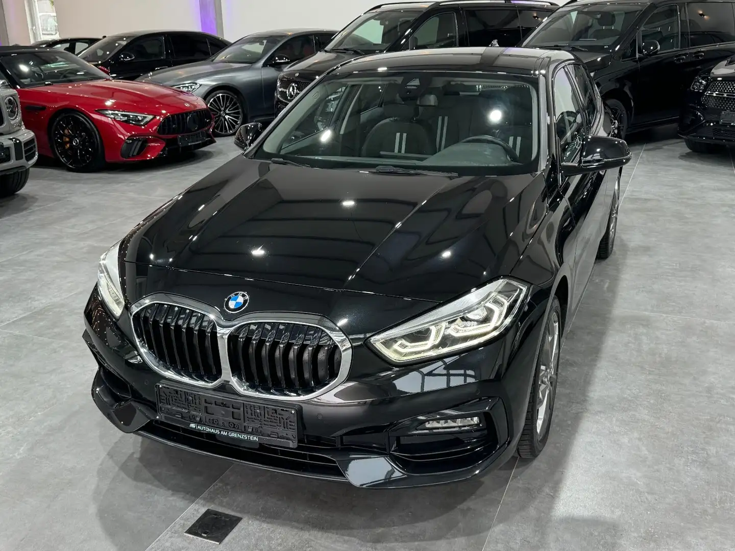 BMW 120 d xDrive Sport Line*Kamera*SHZ*LenkHz*App* Schwarz - 2