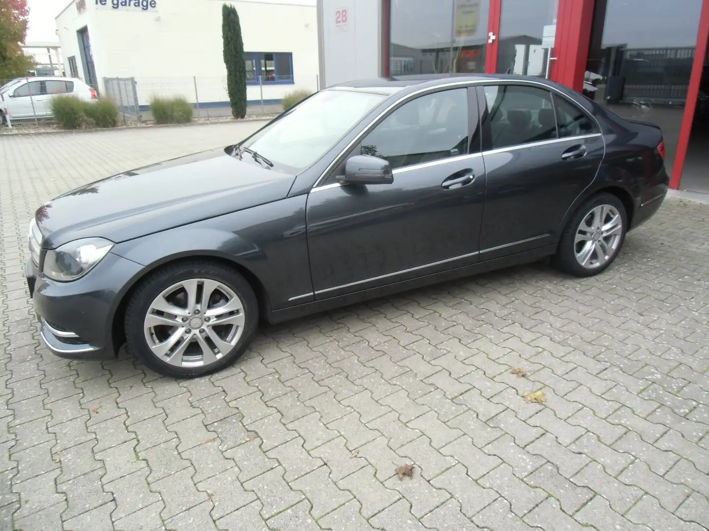Mercedes-Benz C 180 C 180 CGI BlueEfficiency, nur 29500 km, Navi, PDC Grijs - 2