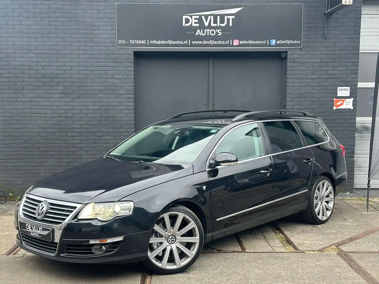 Volkswagen Passat Variant 3.2 V6 Highline 4M | 19'' R36 | Leer | Navi | Auto Zwart - 2