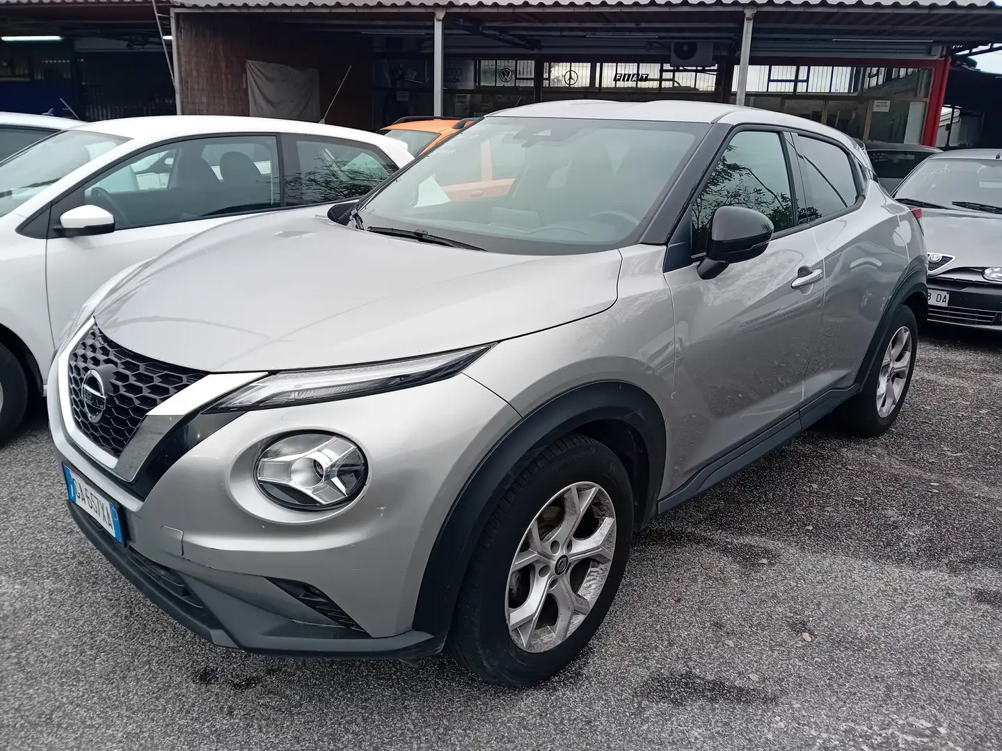Nissan Juke Juke II 1.0 dig-t N-Connecta 117cv dct automatica Argento - 1