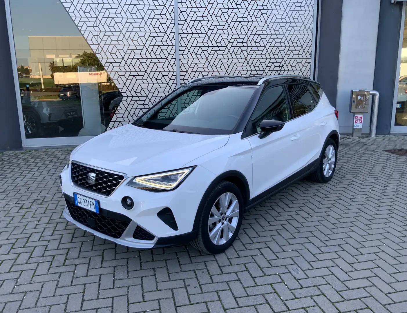 SEAT Arona 1.0 TGI XPERIENCE Bianco - 1