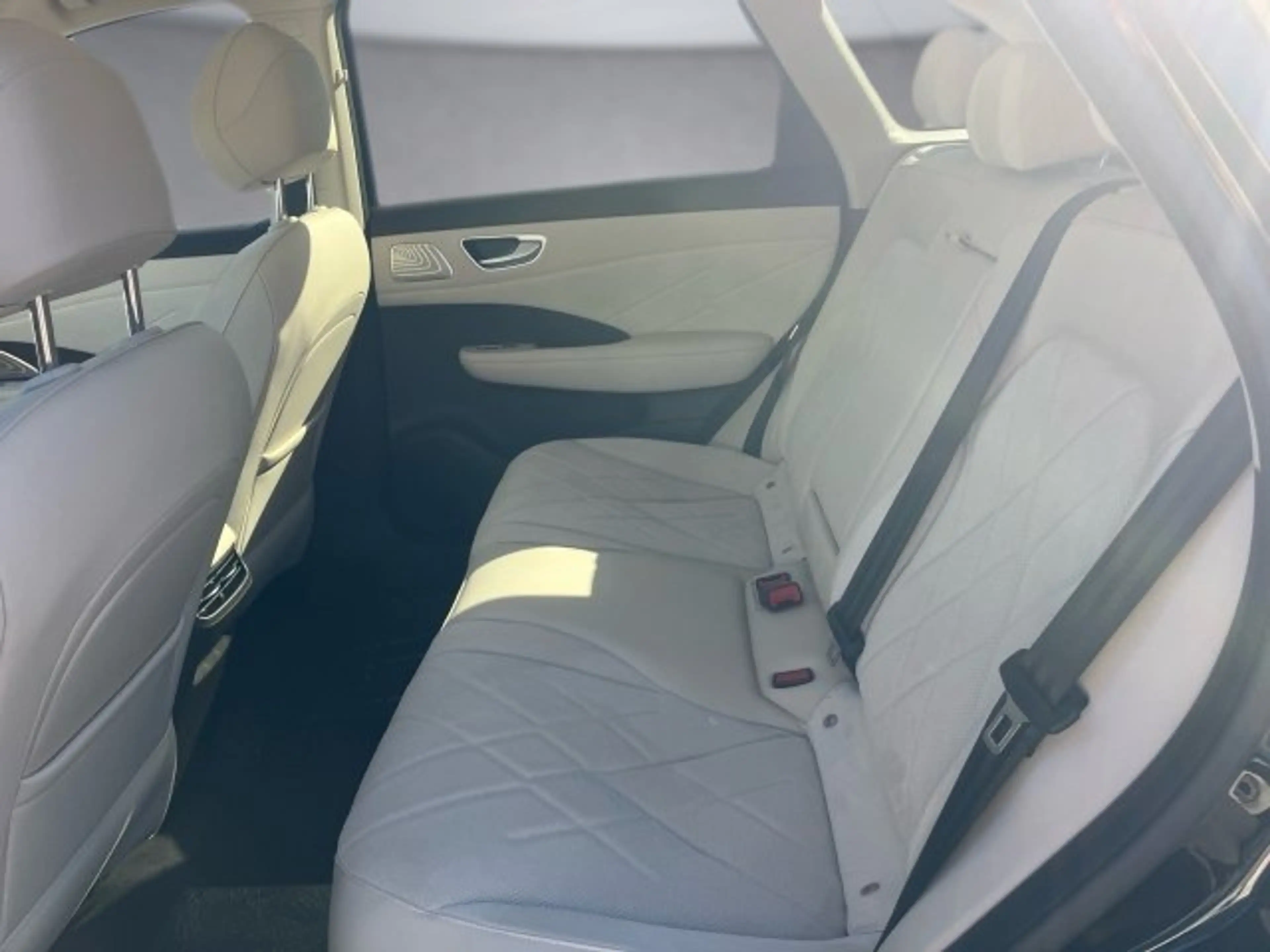 MG MGS6 EV S6 Luxury 2WD 77kwh/180kw — photo 12