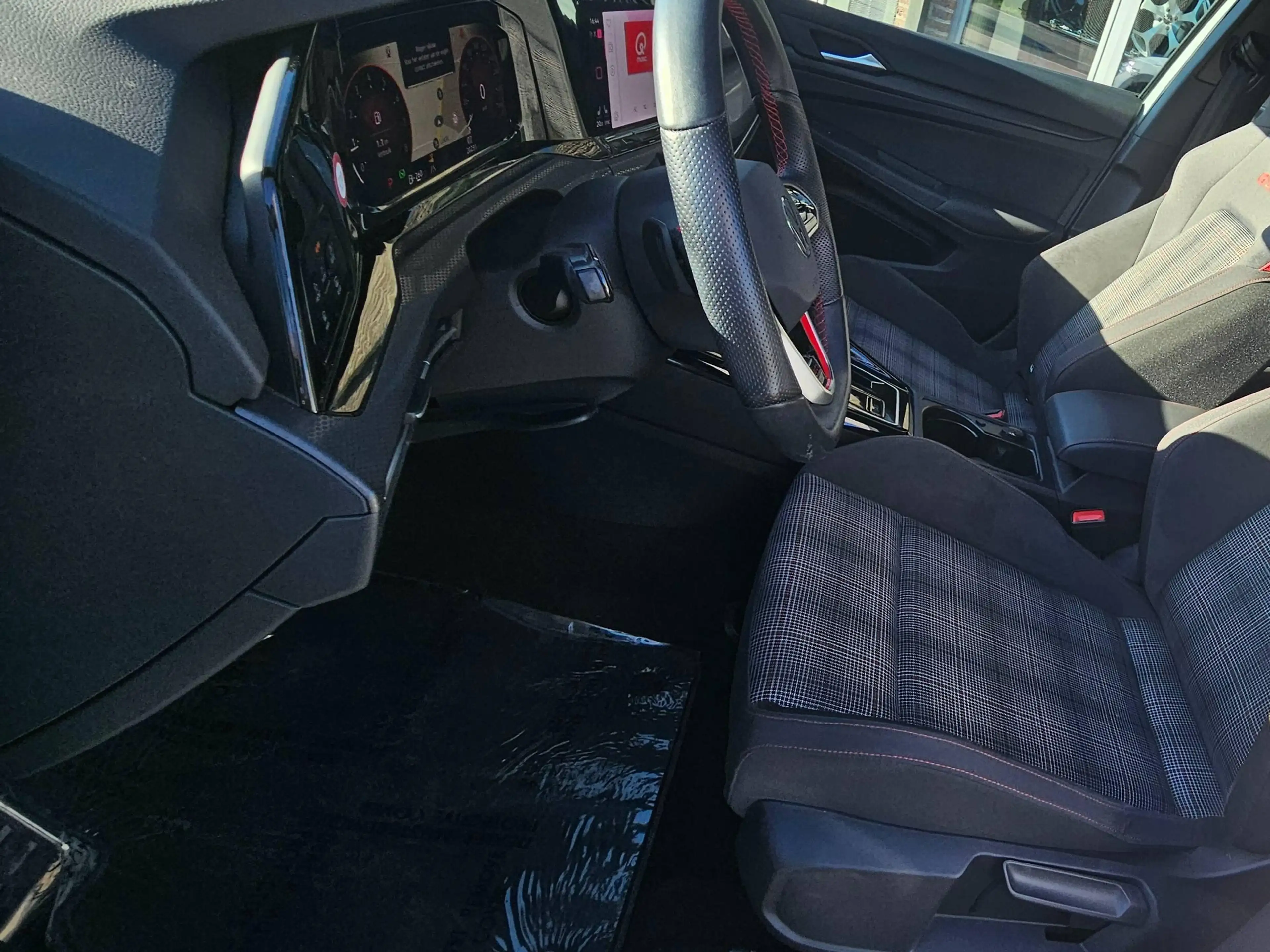Volkswagen Golf GTI Blackstyle, camera, keyless, ... — photo 14