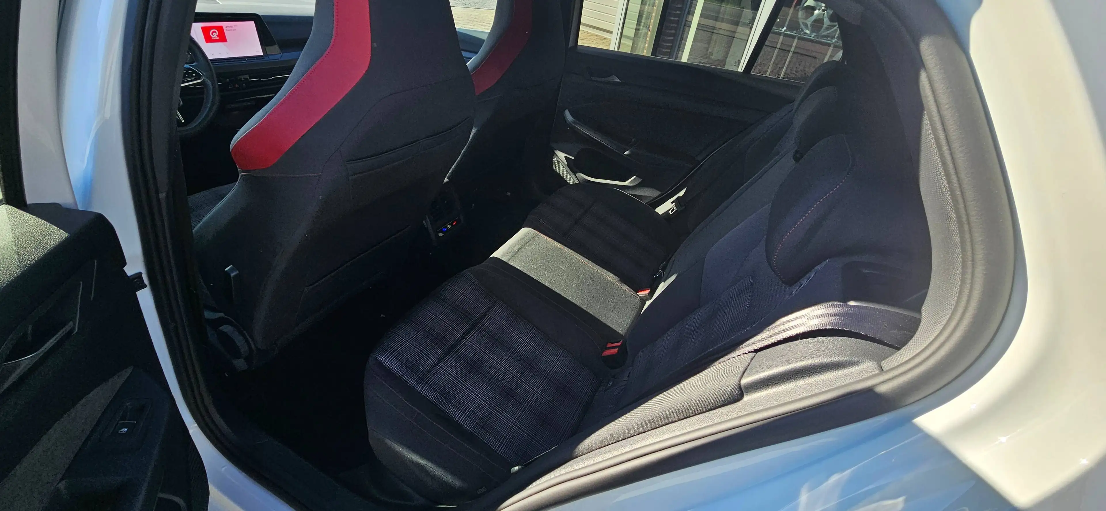 Volkswagen Golf GTI Blackstyle, camera, keyless, ... — photo 13