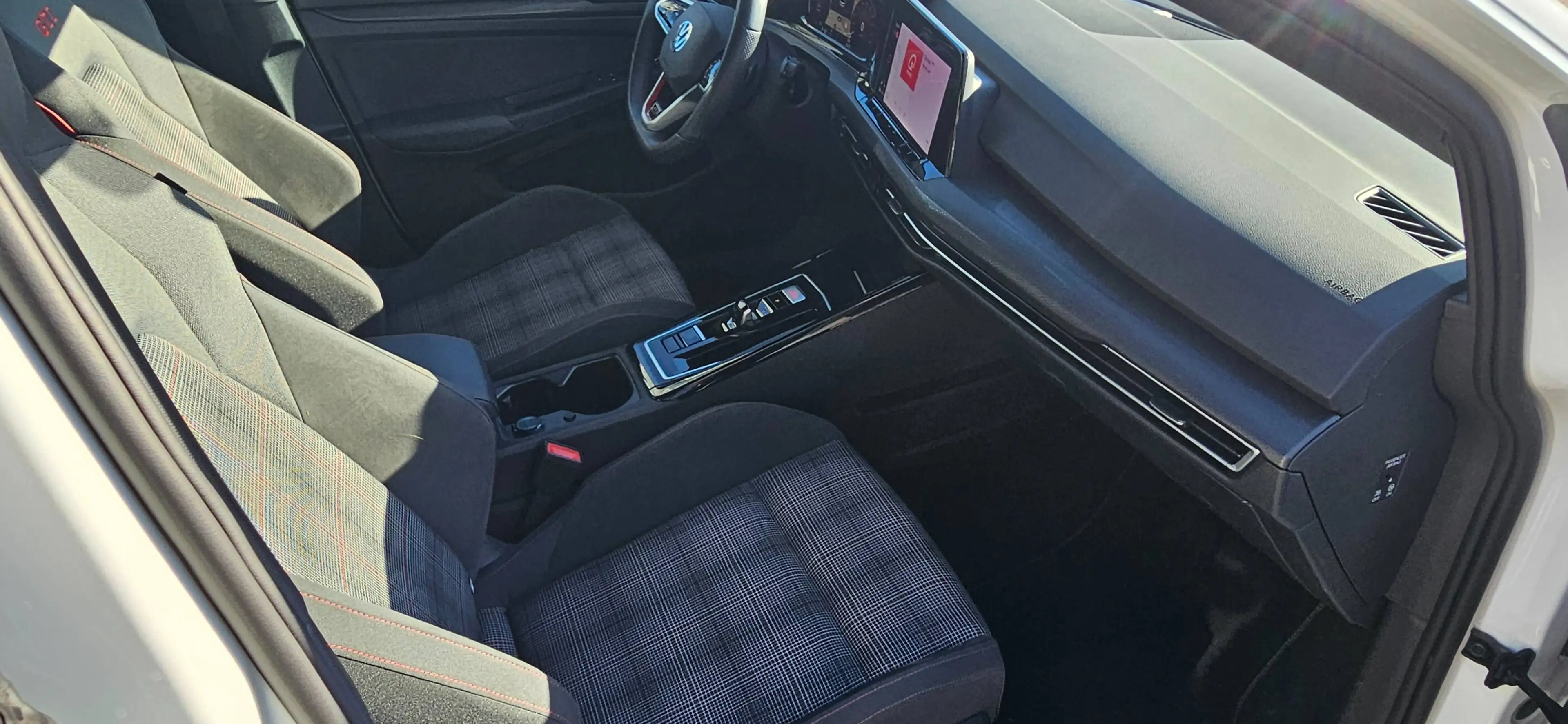 Volkswagen Golf GTI Blackstyle, camera, keyless, ... — photo 9