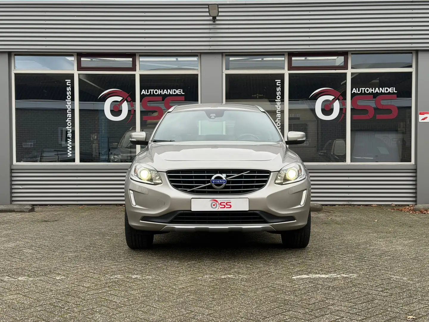 Volvo XC60 2.0 D4 FWD Ocean Race NAVI | PARKSENSOR | LEER | L Gris - 2