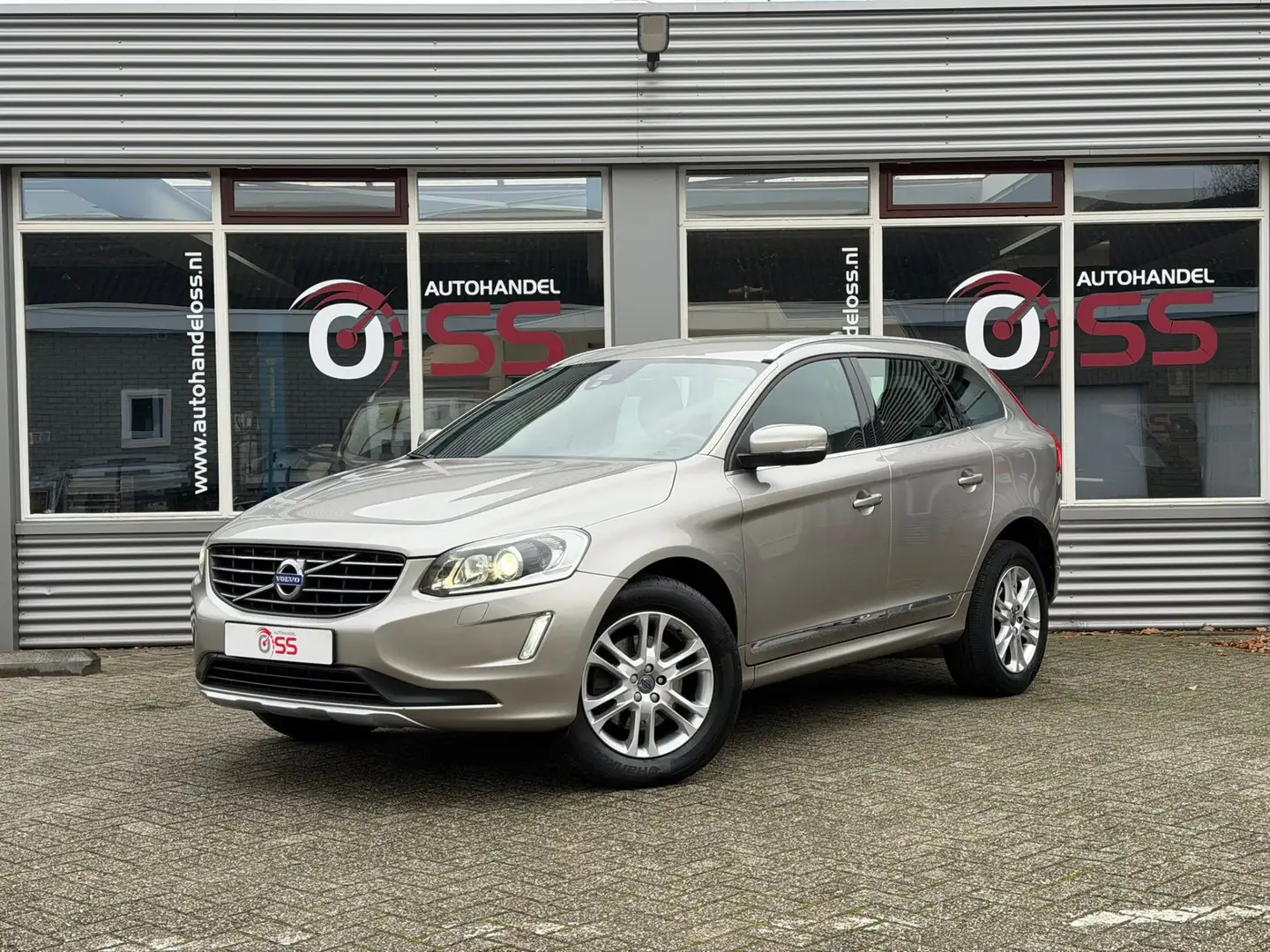 Volvo XC60 2.0 D4 FWD Ocean Race NAVI | PARKSENSOR | LEER | L Gris - 1