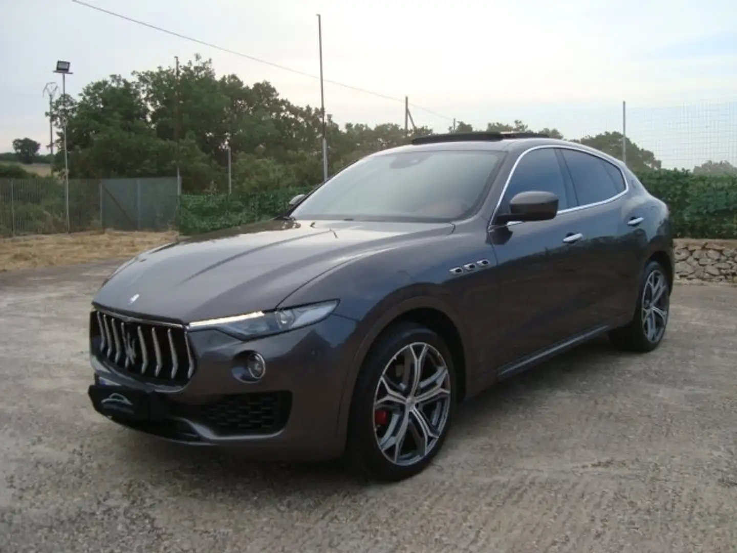Maserati Levante 3.0d 275cv Granlusso Q4 Grigio - 1