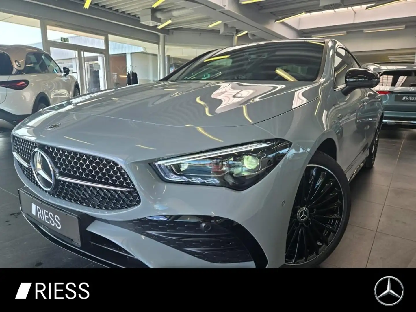 Mercedes-Benz CLA 250 e Coupé EQ AMG+AHK+PANO+DISTRONIC+360°+ Grau - 1