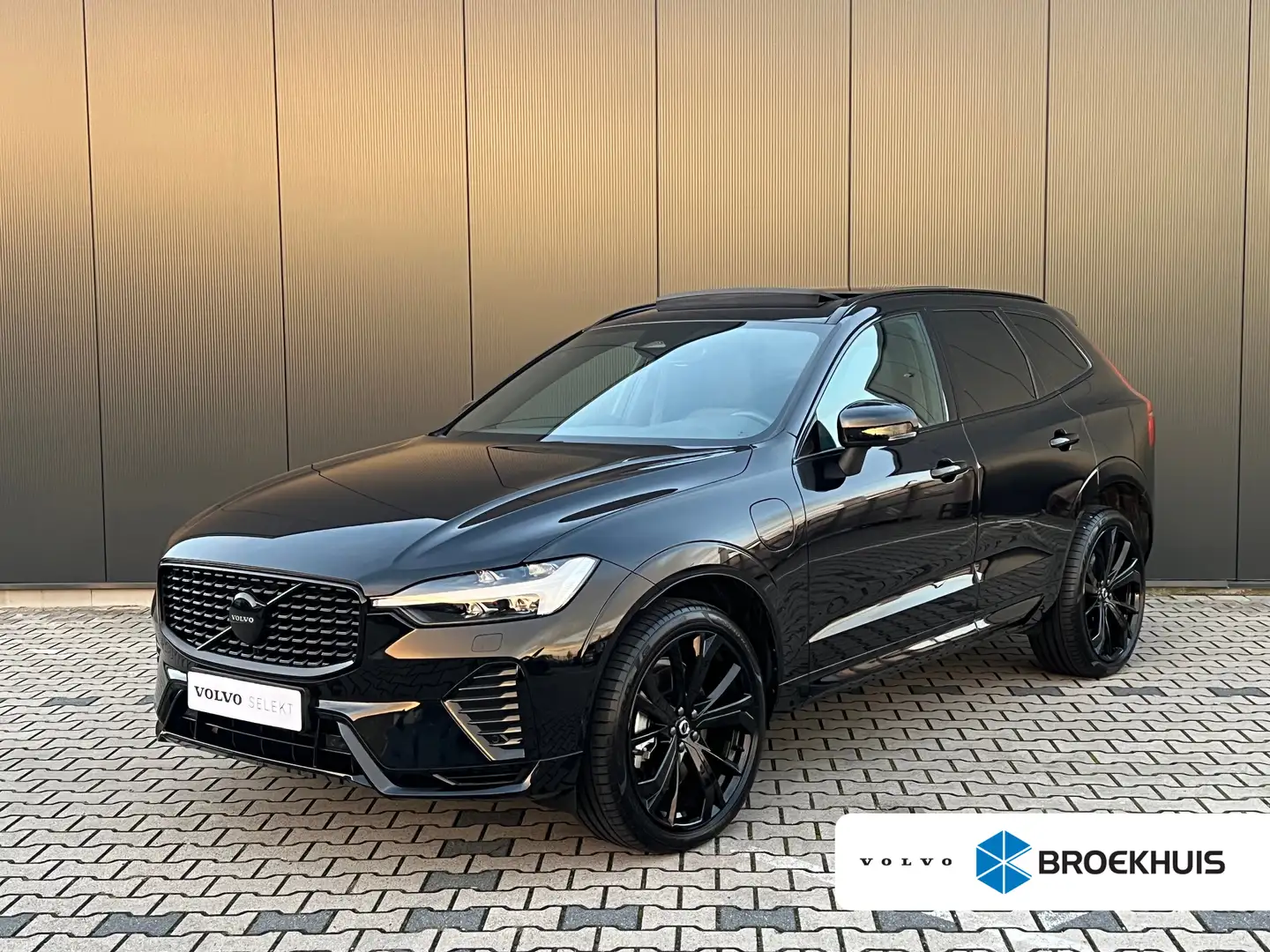 Volvo XC60 T6 Plug-in hybrid AWD Plus Black Edition | Panoram Noir - 1