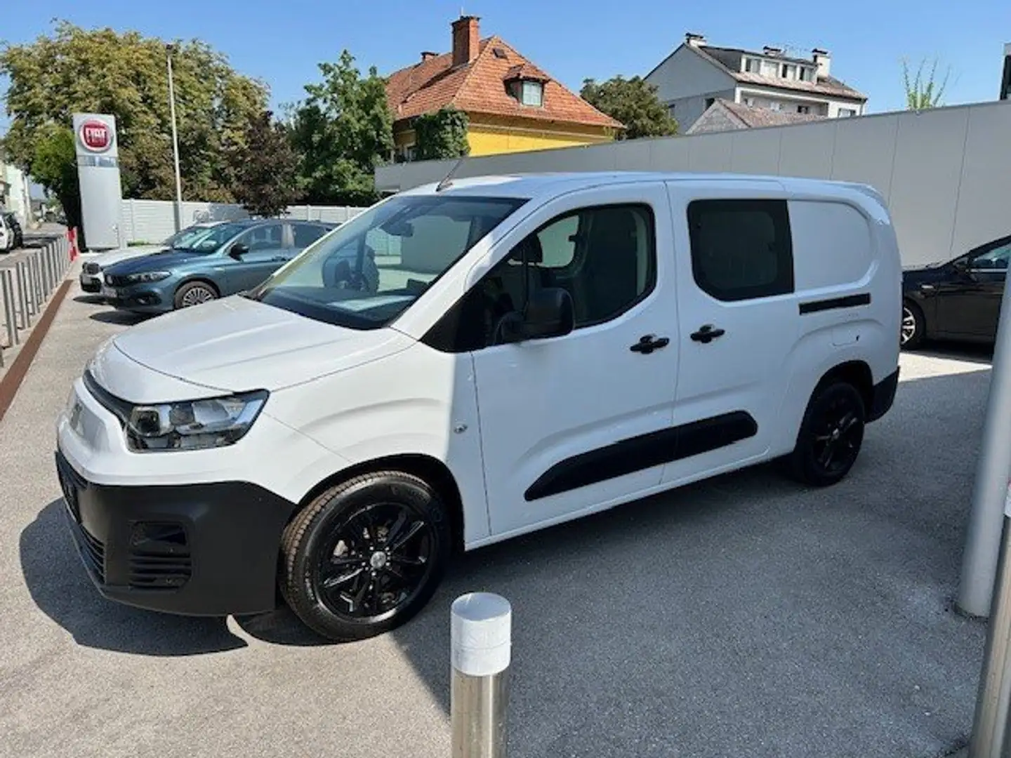 Fiat Doblo DoKa Blue HDI 130 LS Autom. Weiß - 1