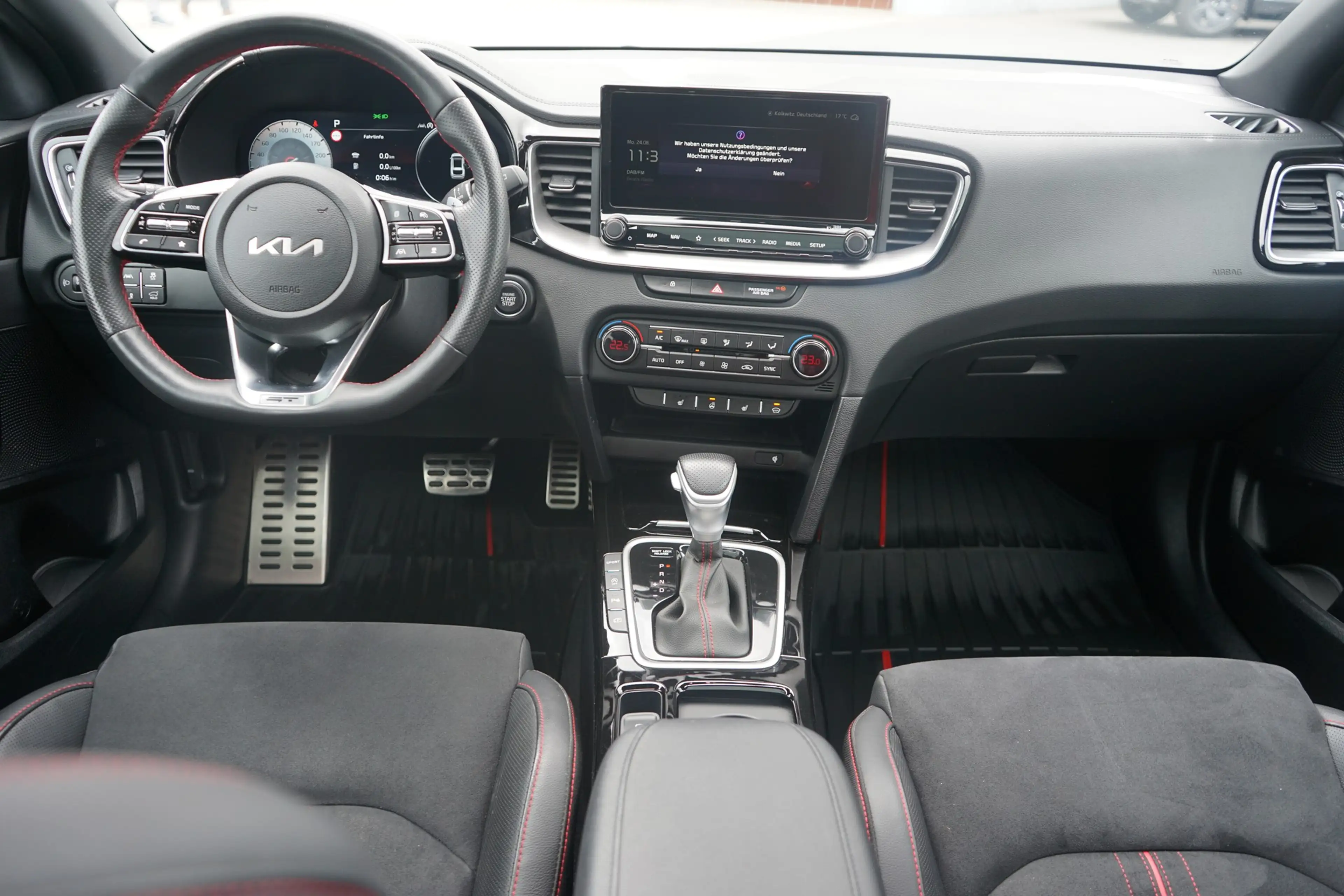 Kia ProCeed / pro_cee'd ProCeed 1.6 T-GDI GT — photo 15