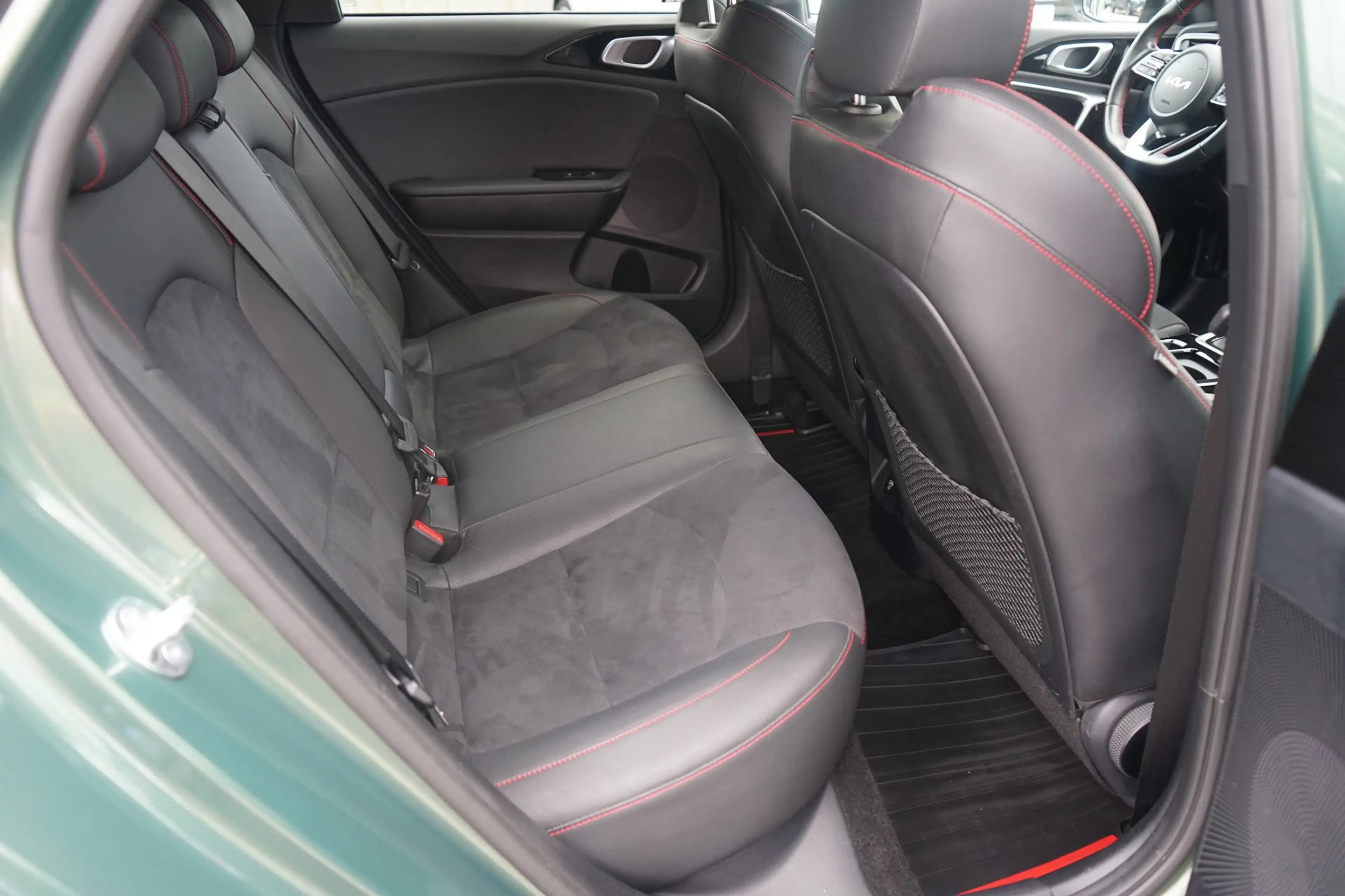 Kia ProCeed / pro_cee'd ProCeed 1.6 T-GDI GT — photo 12