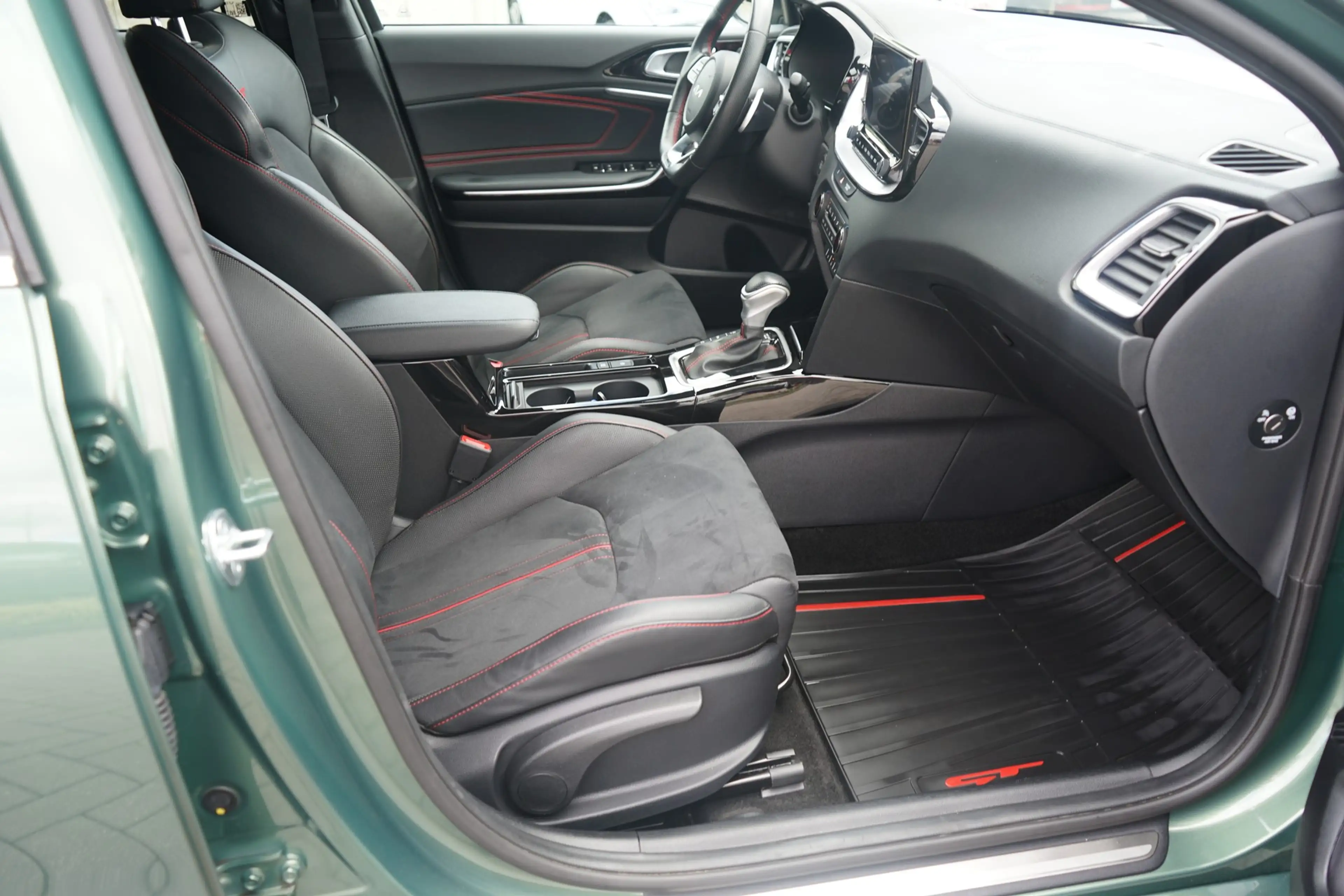 Kia ProCeed / pro_cee'd ProCeed 1.6 T-GDI GT — photo 11