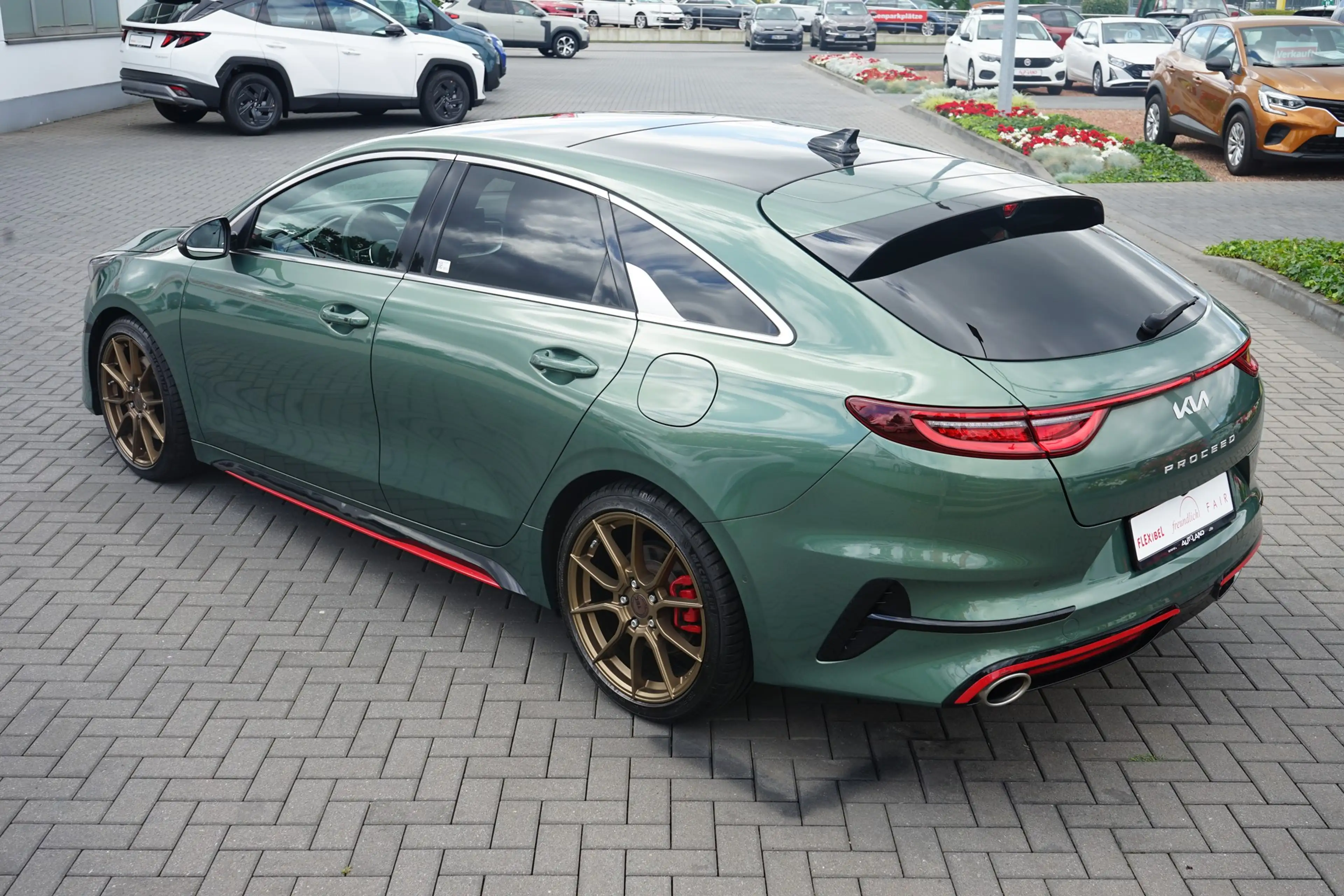 Kia ProCeed / pro_cee'd ProCeed 1.6 T-GDI GT — photo 10