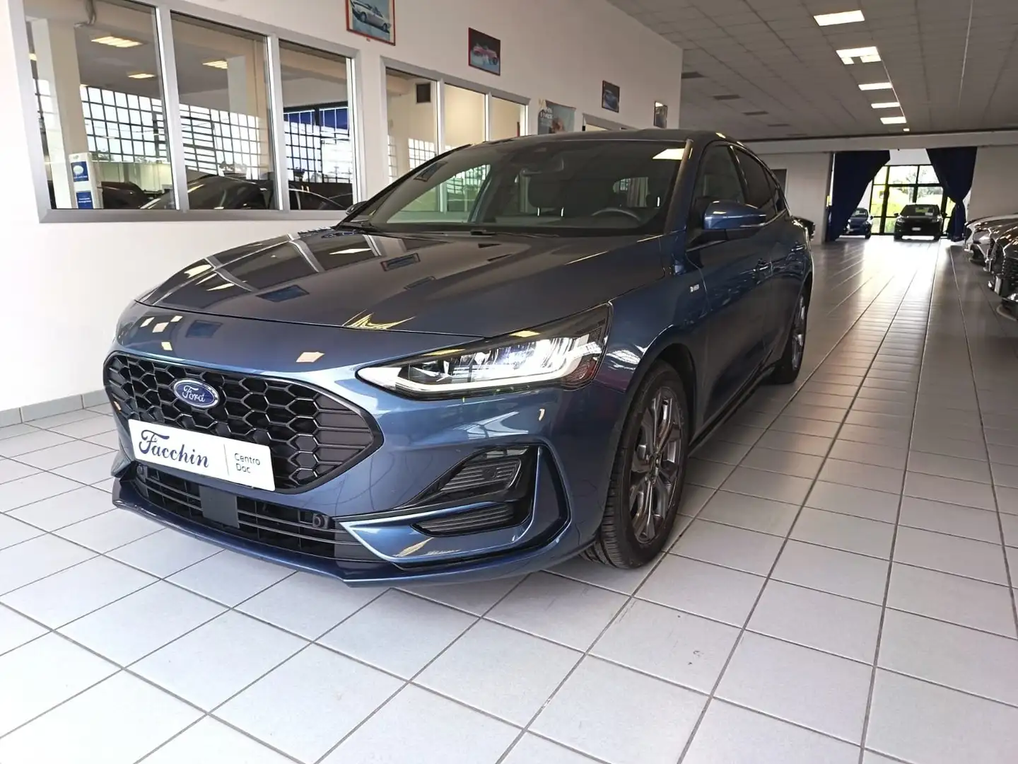 Ford Focus 1.0 Ecoboost Hybrid 125cv ST-Line X Bleu - 1
