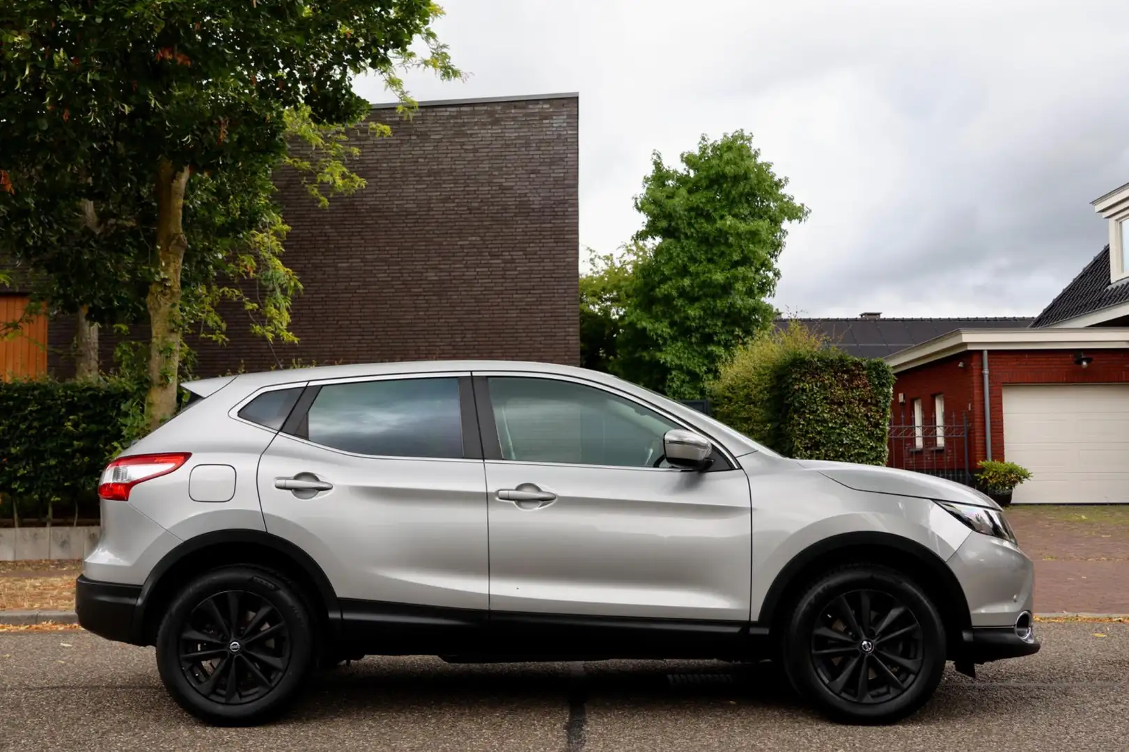 Nissan Qashqai 1.2 Acenta | NAVI | CLIMA | CRUISE | CAMERA | MOOI Grijs - 2