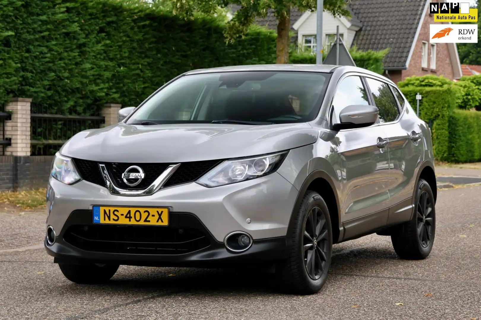 Nissan Qashqai 1.2 Acenta | NAVI | CLIMA | CRUISE | CAMERA | MOOI Grijs - 1
