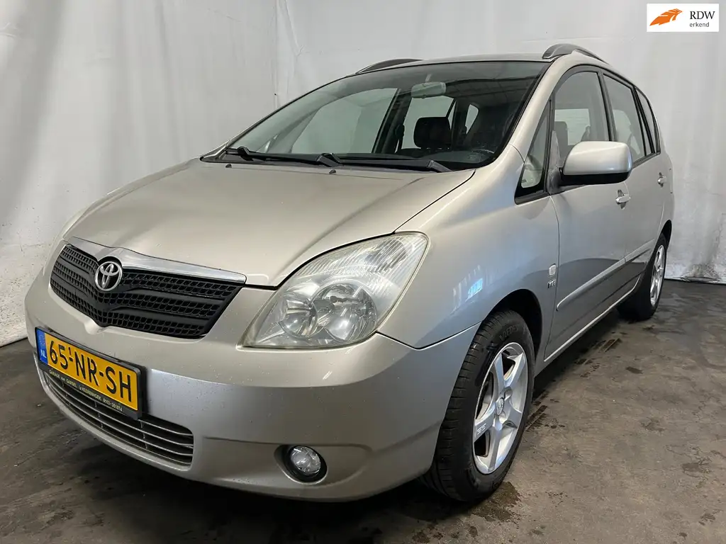 Toyota Corolla Verso 2004 из Европы — купить под ключ