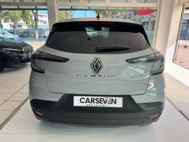Renault Captur view 3